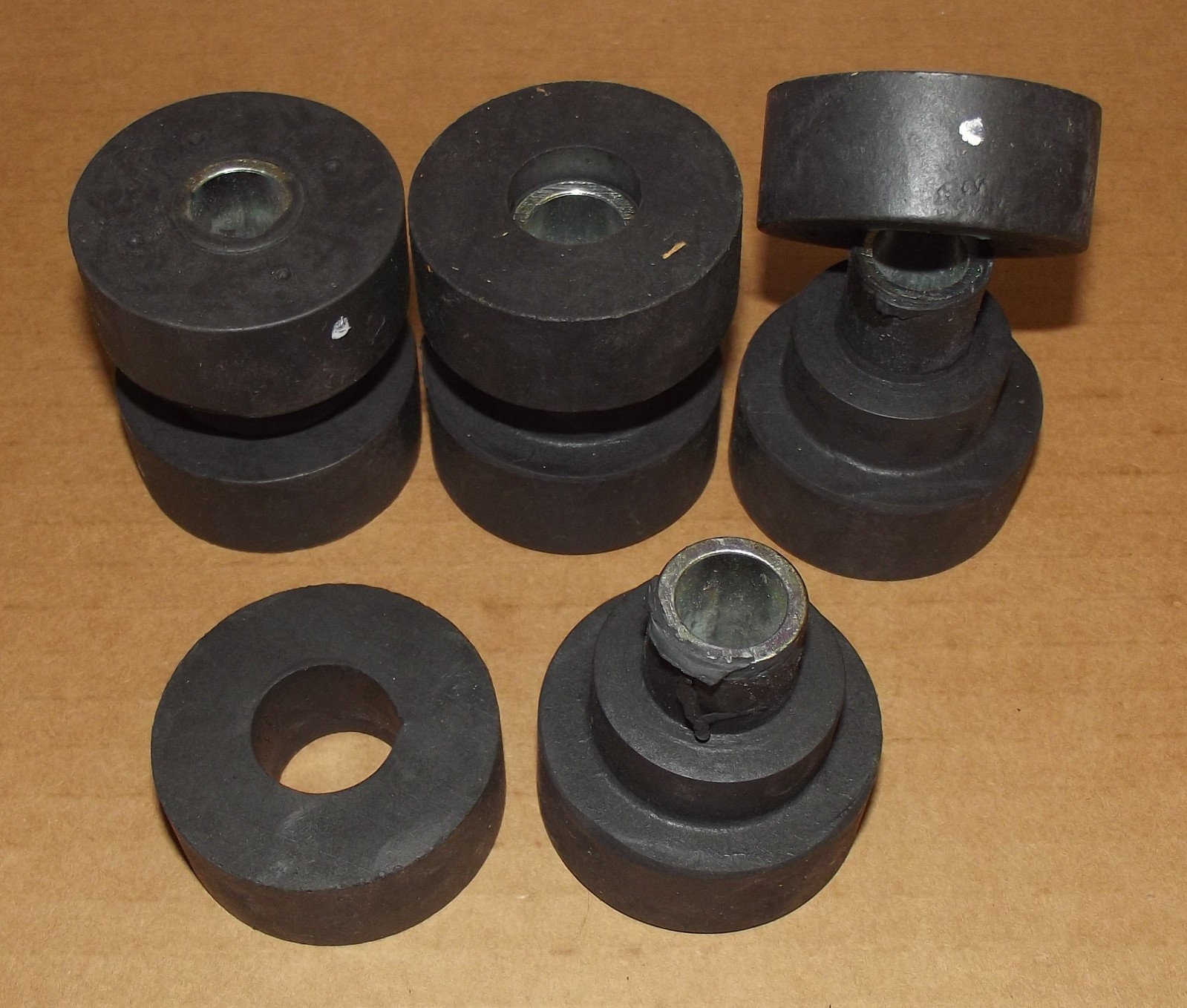Lot of 4 ACE CONTROLS Rubber-Metal Isolators UMO-60025 Iso-Mounts