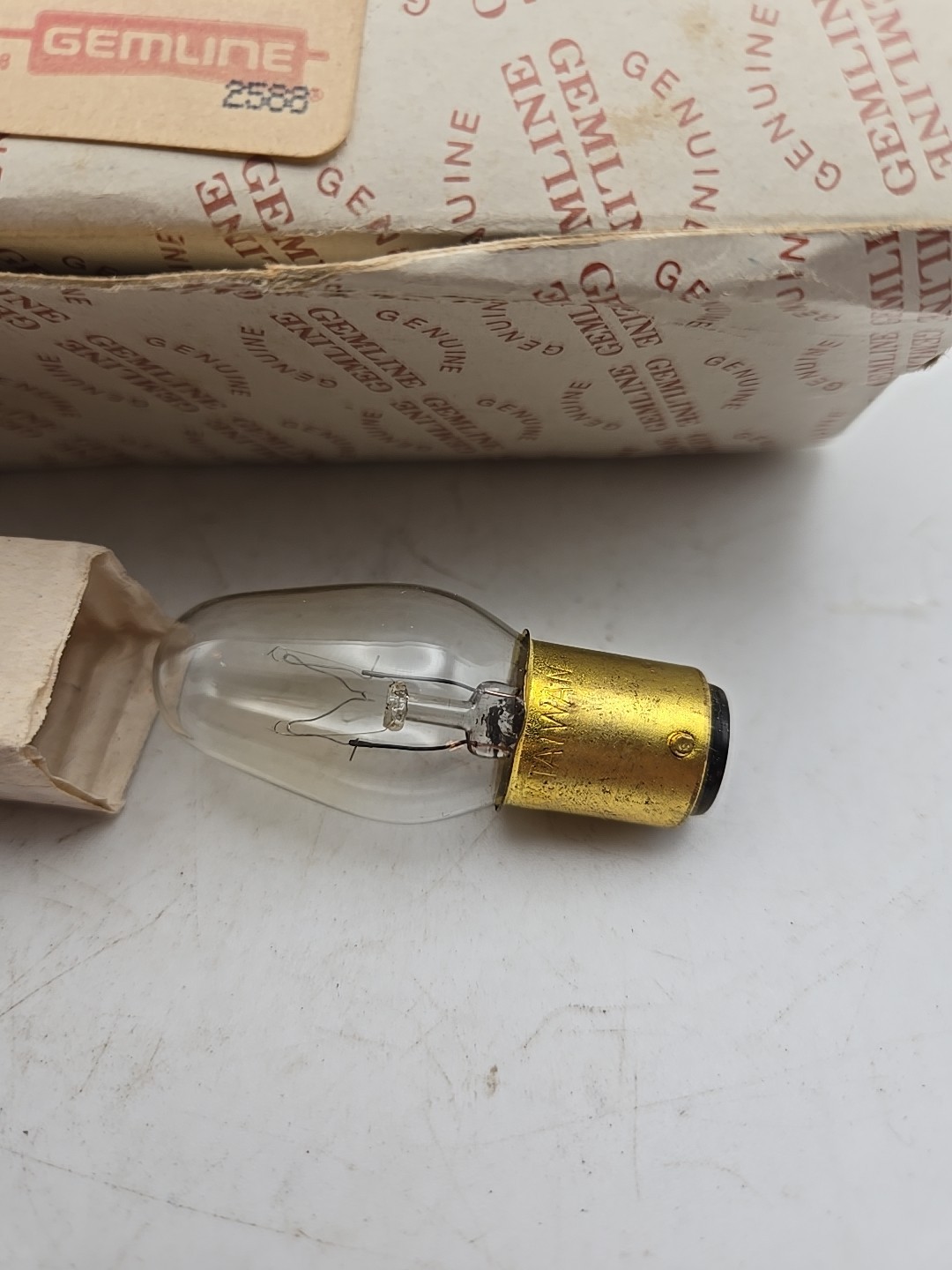 7pcs – GEMLINE LT005 120V 10W Miniature Bulb Bayonet Style 2 Pin Base (9B3)