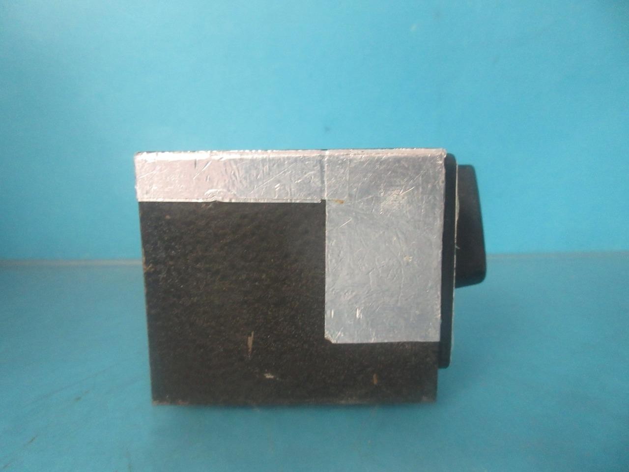 EDMUND INUSTRIAL OPTICS SQUARE MAGNETIC BASE WITH ON/ OFF SWITCH