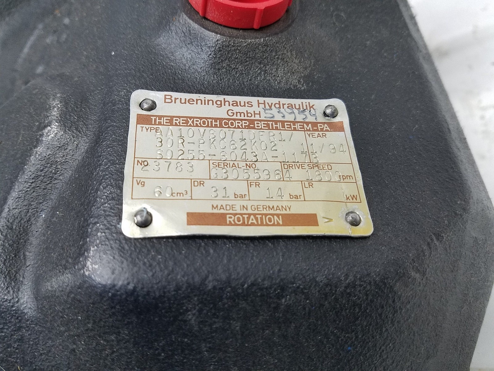 NEW REXROTH AA10VS071DFR1/30R-PKC62K02 PUMP 1800RPM S0255-S043A-1173, 23783