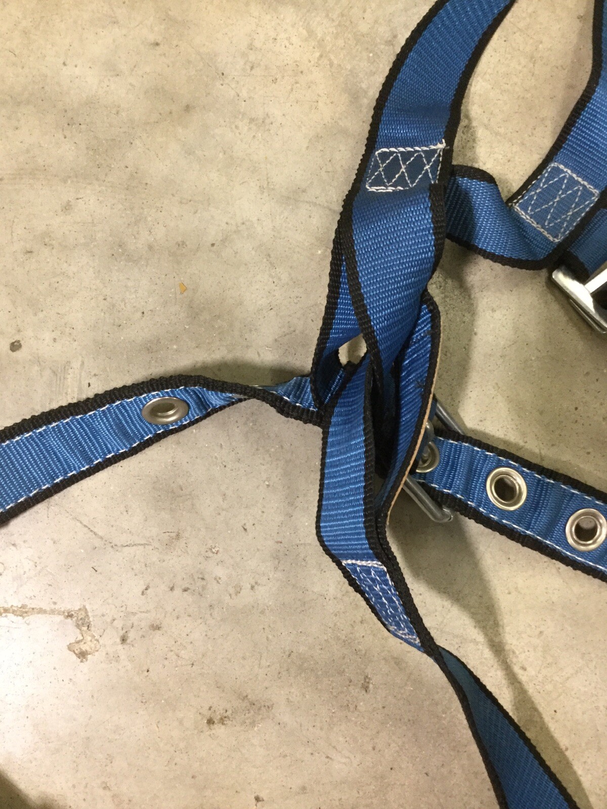 Uvex T601 Full Body Harness, XL, Tongue Buckle Leg Straps, Blue