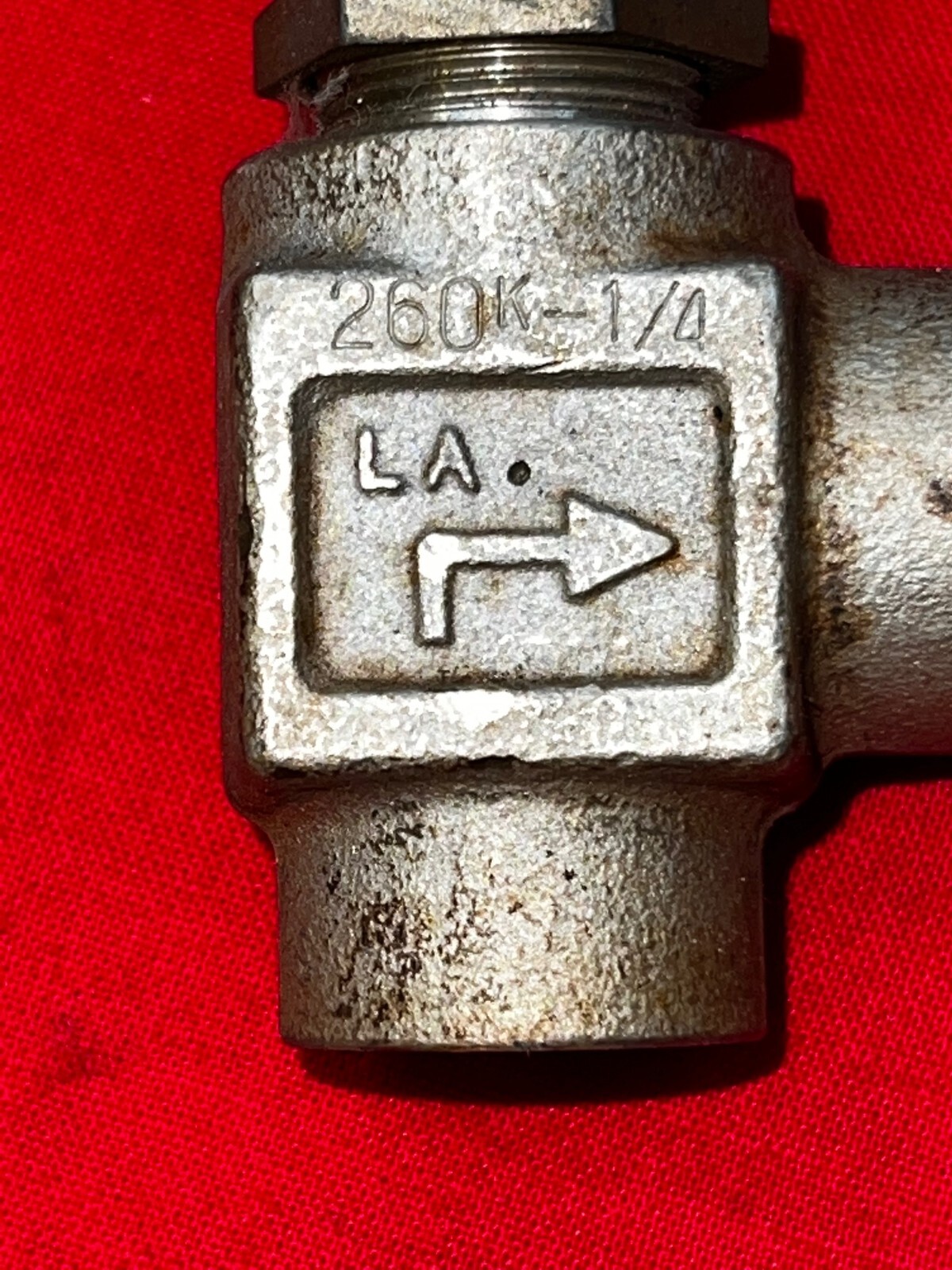 FUJIKIN NEEDLE VALVE 260K-1/4 1/4″ PORT 90° ANGLE 316 SS 2-1/4″ HANDLE DIA.
