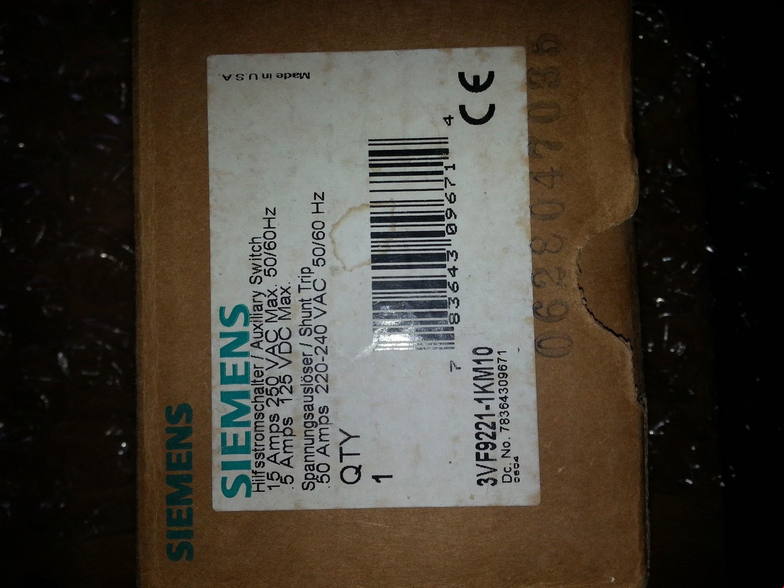 SIEMENS AUXIILARY SWITCH 5-15AMPS 125VDC 250VAC 50/60HZ 3VF9221-1KM10