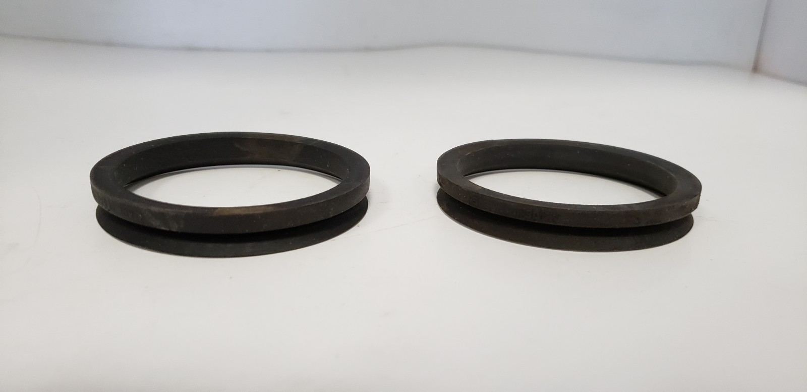 CHICAGO RAWHIDE 400700 NITRILE V-RING OIL SEAL (LOT OF 2) NIB