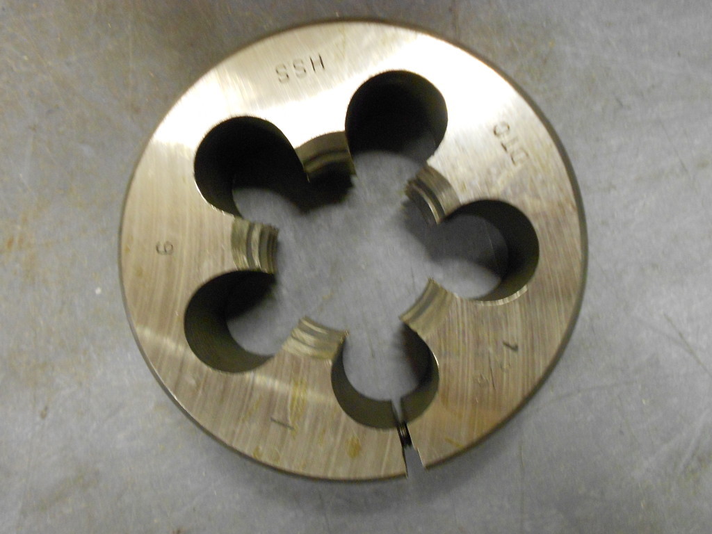 DTC 1-3/8″ – 6 Hss Adjustable Round Split Dies 3″ O.d. Unc Qty. 1 1.3/8nc6