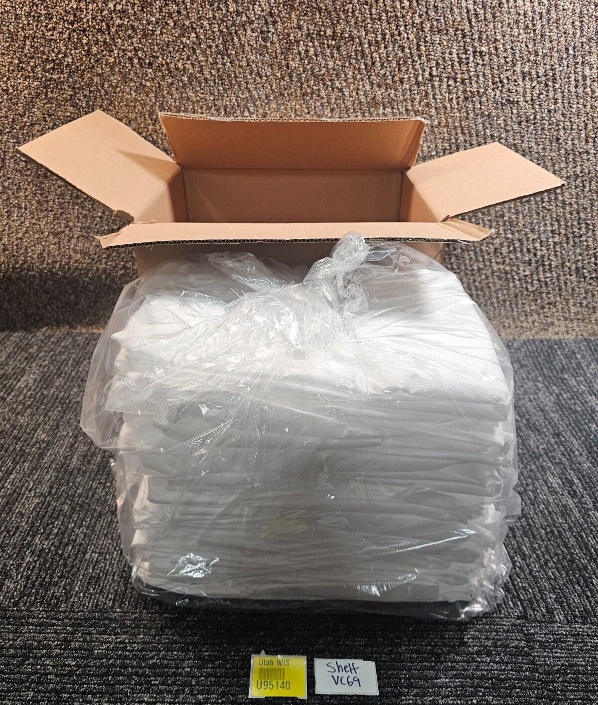 ( QTY 25 ) Kleenguard 10039 A20 White Lab Coat Snap Front, XL Size Disposable