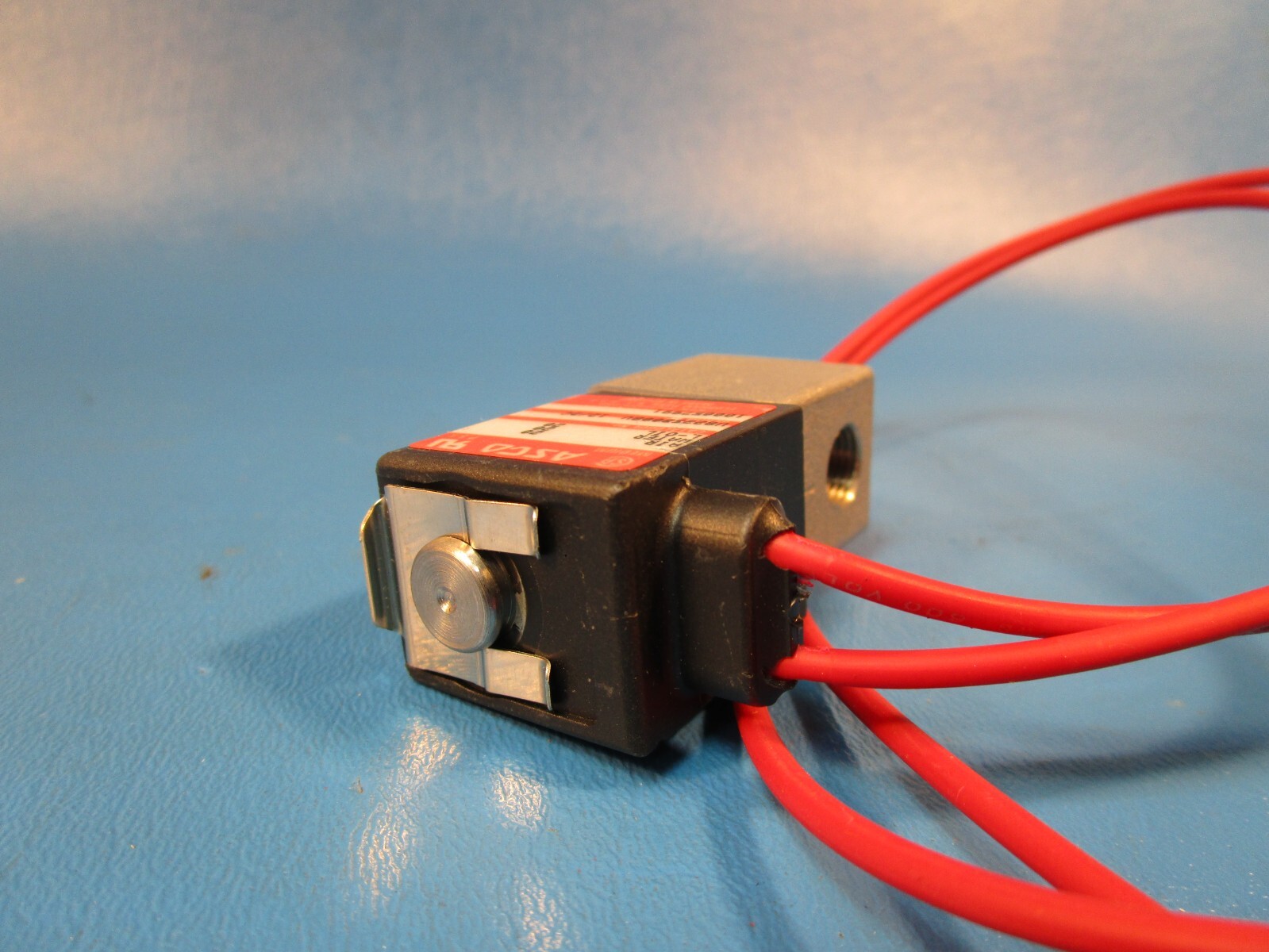 ASCO U8225B008V 12VDC SOLENOID VALVE. 20PSI AIR/ 20PSI WATER / 20 L-OIL