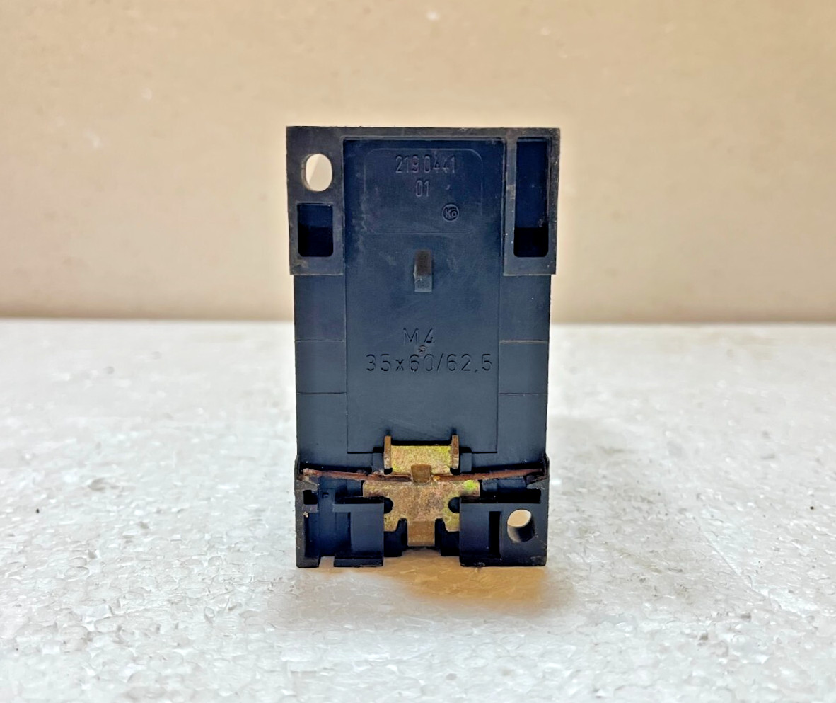 Siemens 3UN8 004 3 Pole Contactor Control Relay (FREE SHIPPING)