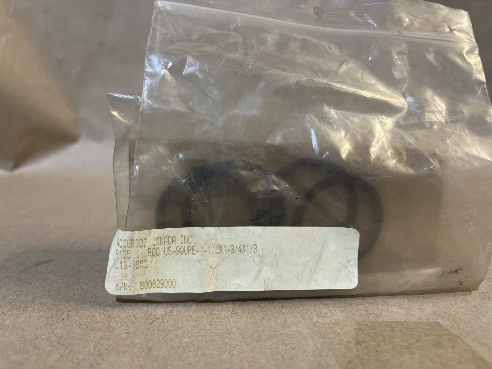 Lot of 4 – Accuride US-90URE-1-1/2×1-3/4×1/8 Seal