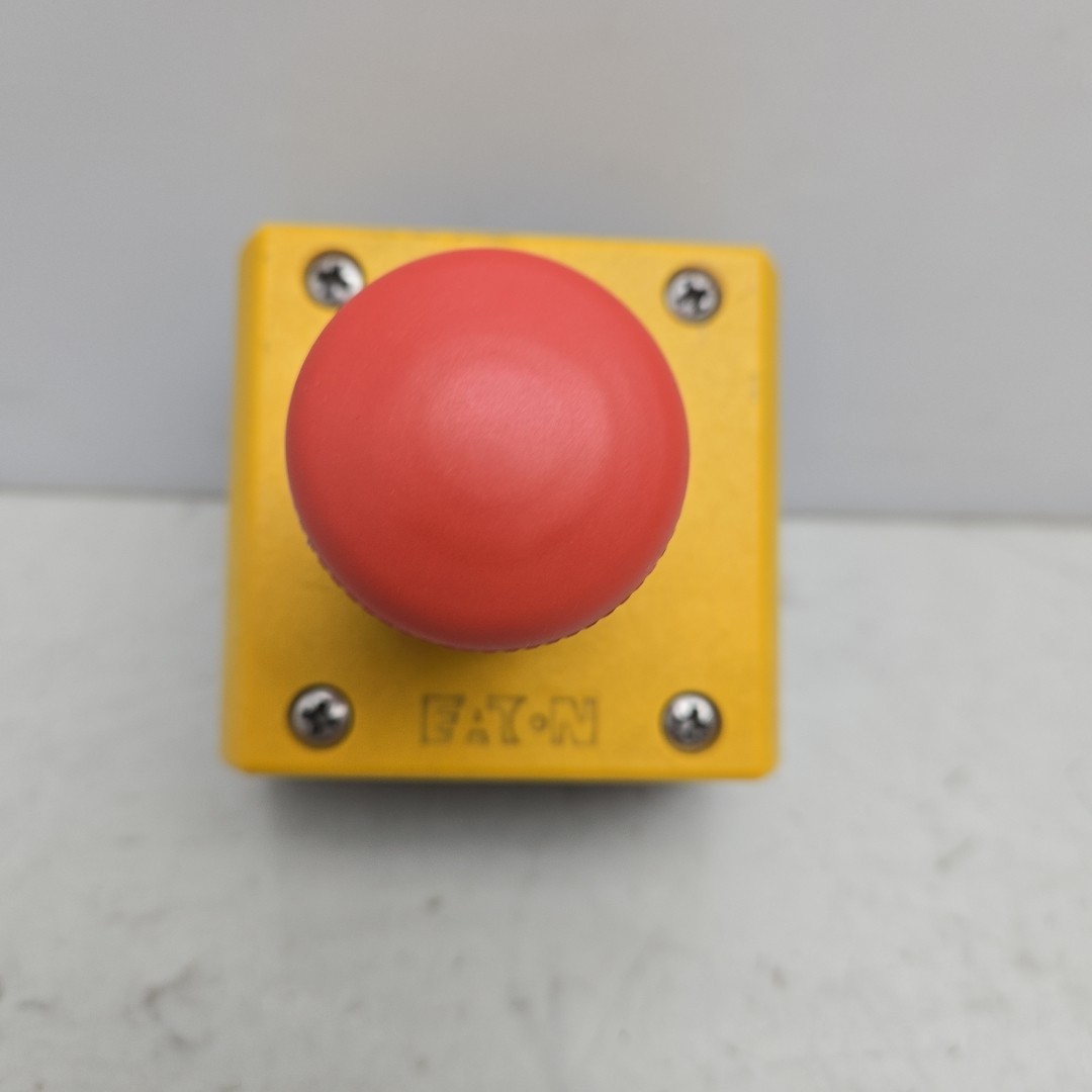 Eaton Emergency Stop Button Push Pull In Enclosure M22-KC01 Contact Block