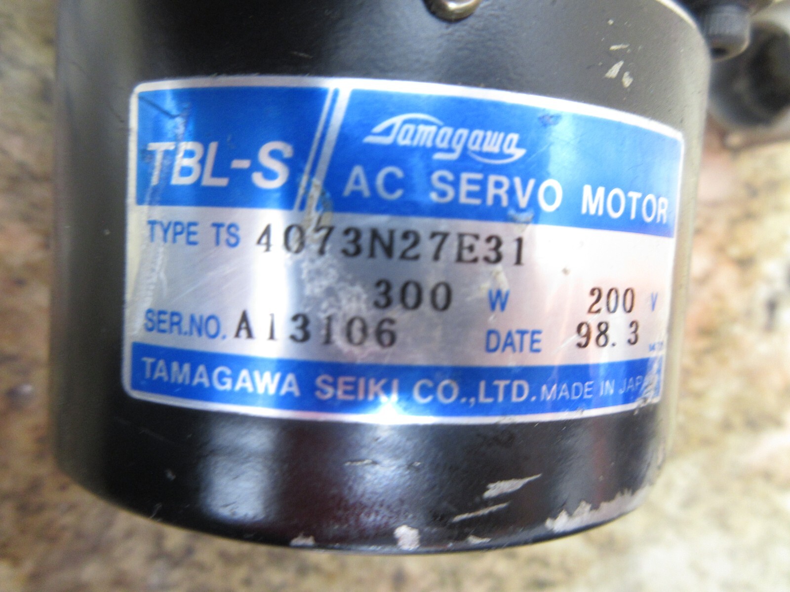TAMAGAWA AC SERVO MOTOR TS 4073N27E31 300W 200V A13106 98.3 TS4073N27E31