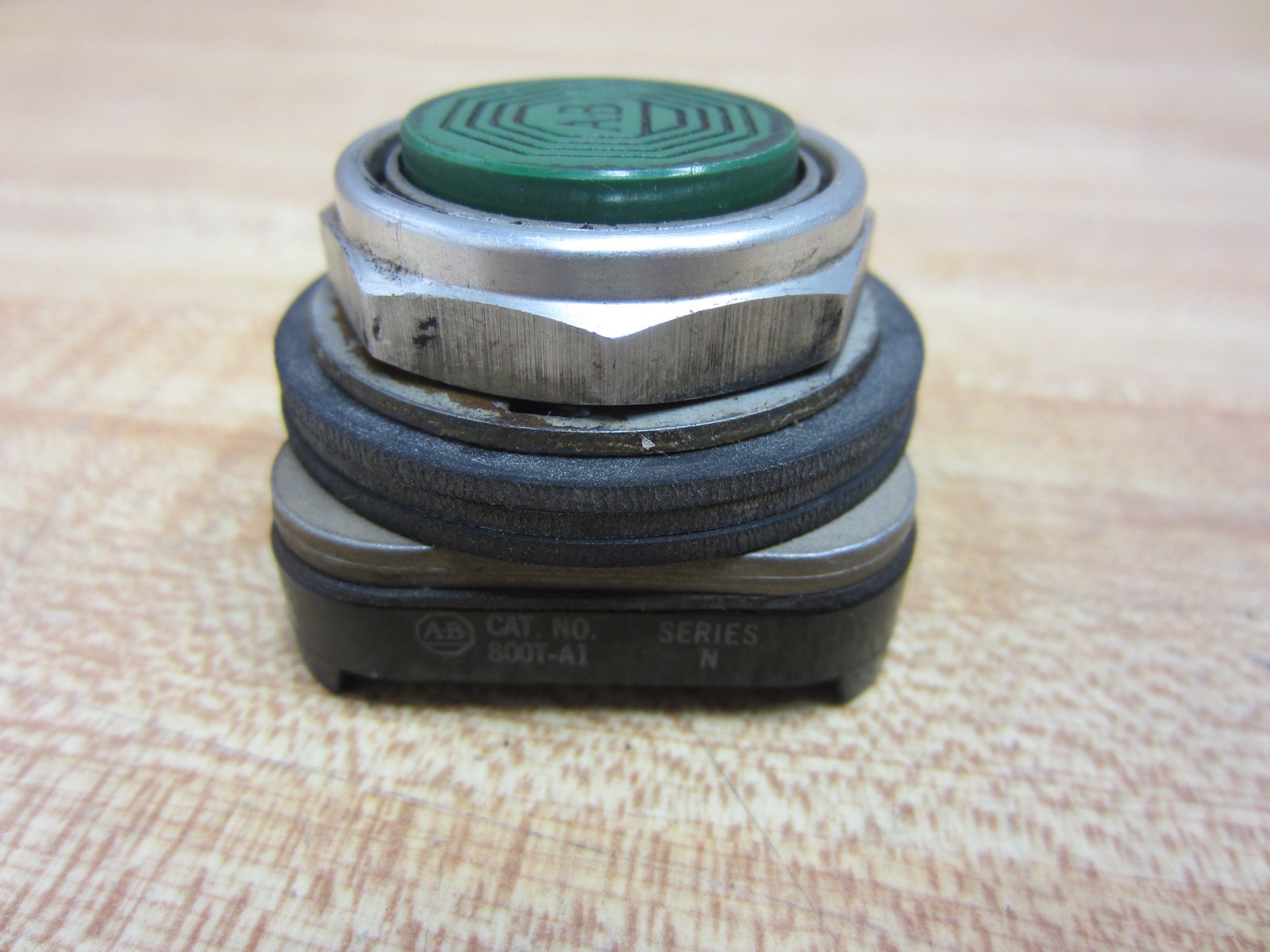Allen Bradley 800T-A1 Push Button Series N Green