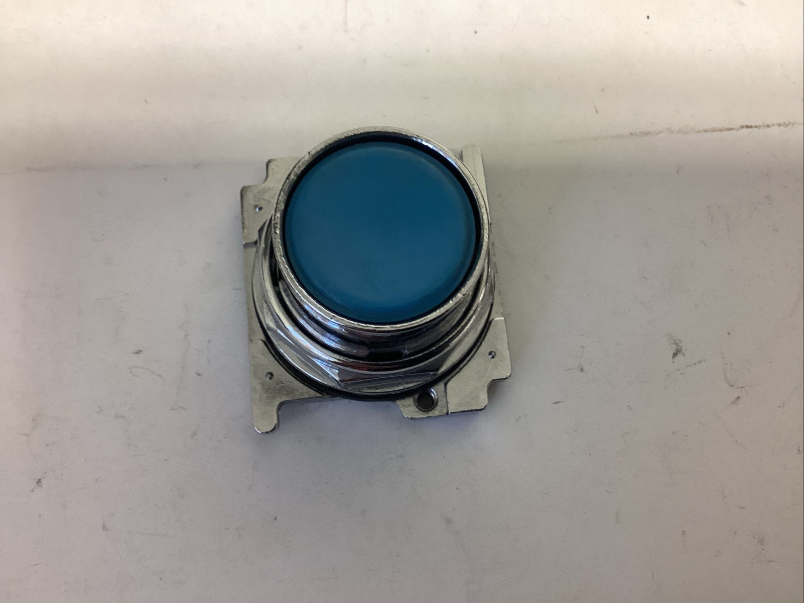 BEATON 10250T103 PUSH BUTTON OPERATOR Standard Blue(LPW84C)