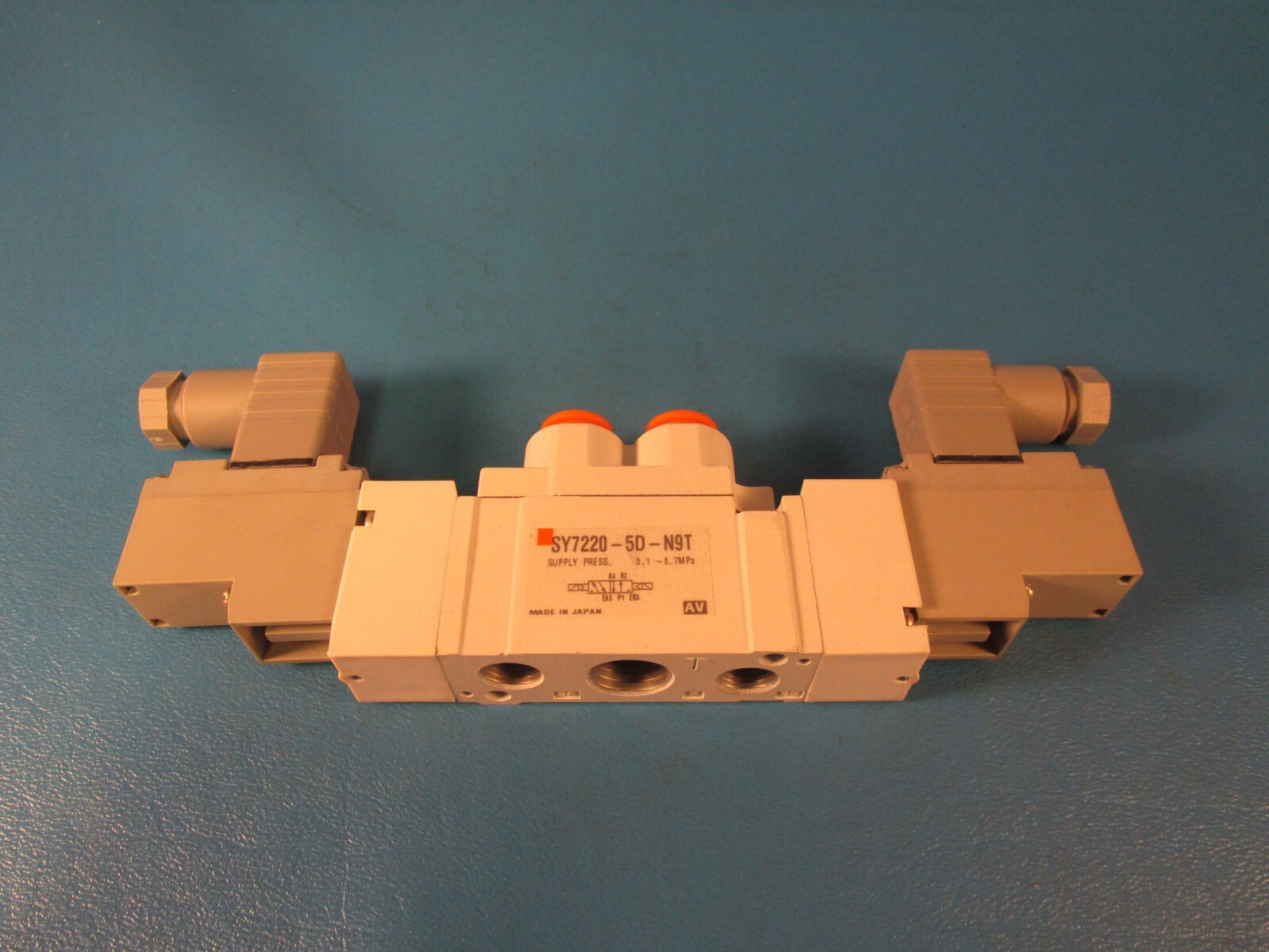 SMC SY7220-5D-N9T Solenoid Valve 24vdc, SY7000 Series, RUBBER SEAL