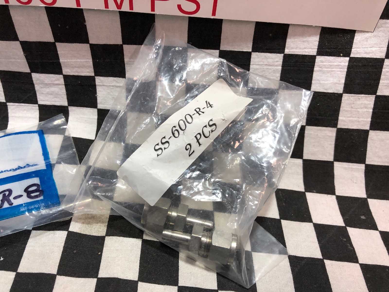 SWAGELOK SS-600-R-4 & SS-600-R-8, REDUCER 1/4″ TO 1/2″ LOT OF 4 #ShipSameDay#Z36