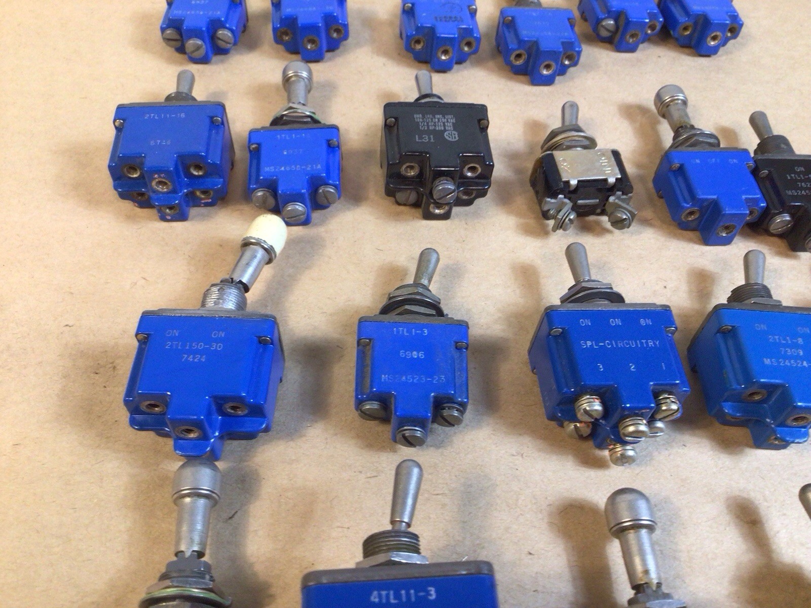 25 Pieces – Honeywell MICRO-SWITCH Large Lot Miscellaneous Switches / As Found