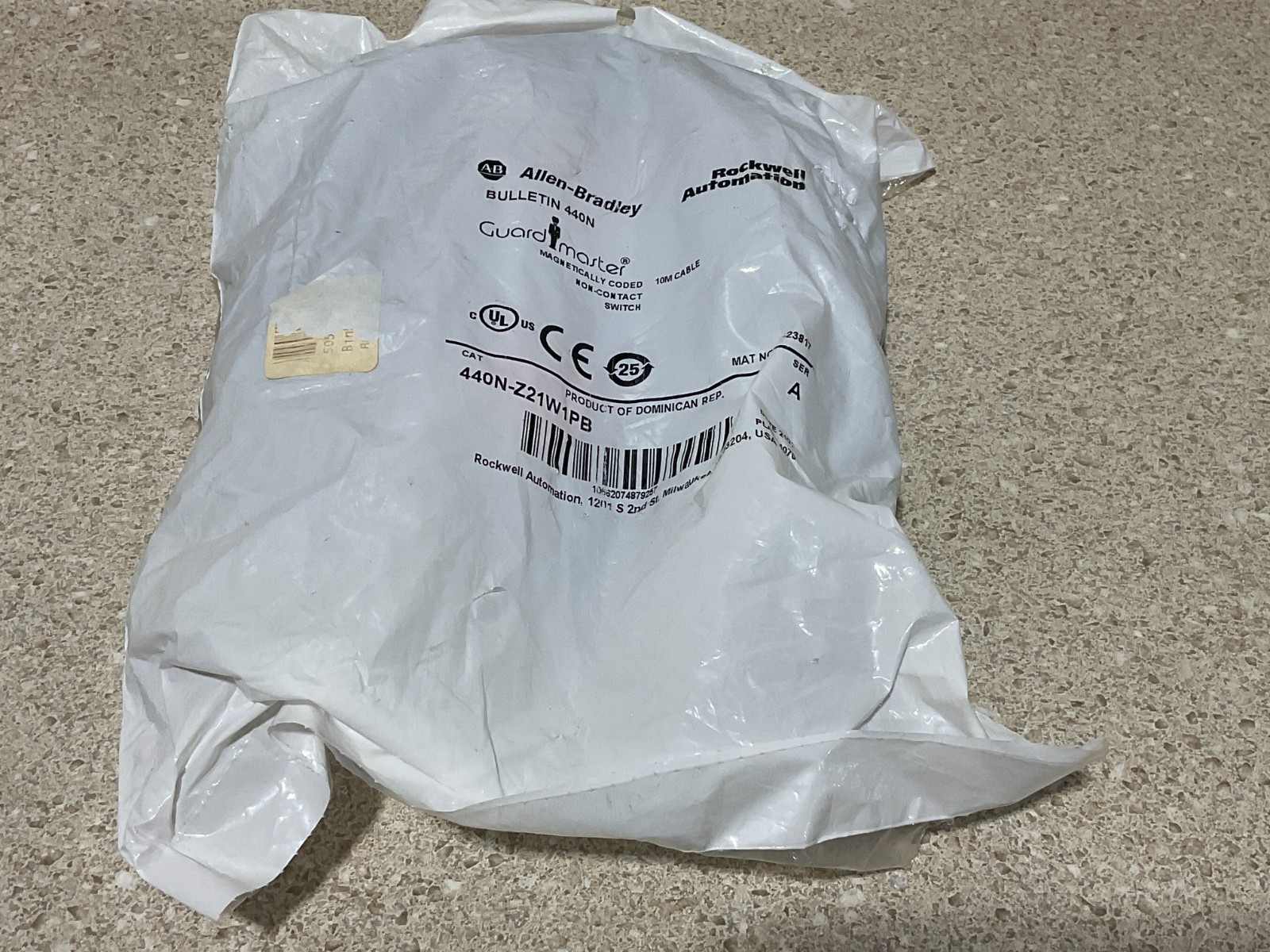Allen Bradley 440N-Z21W1PB NEW