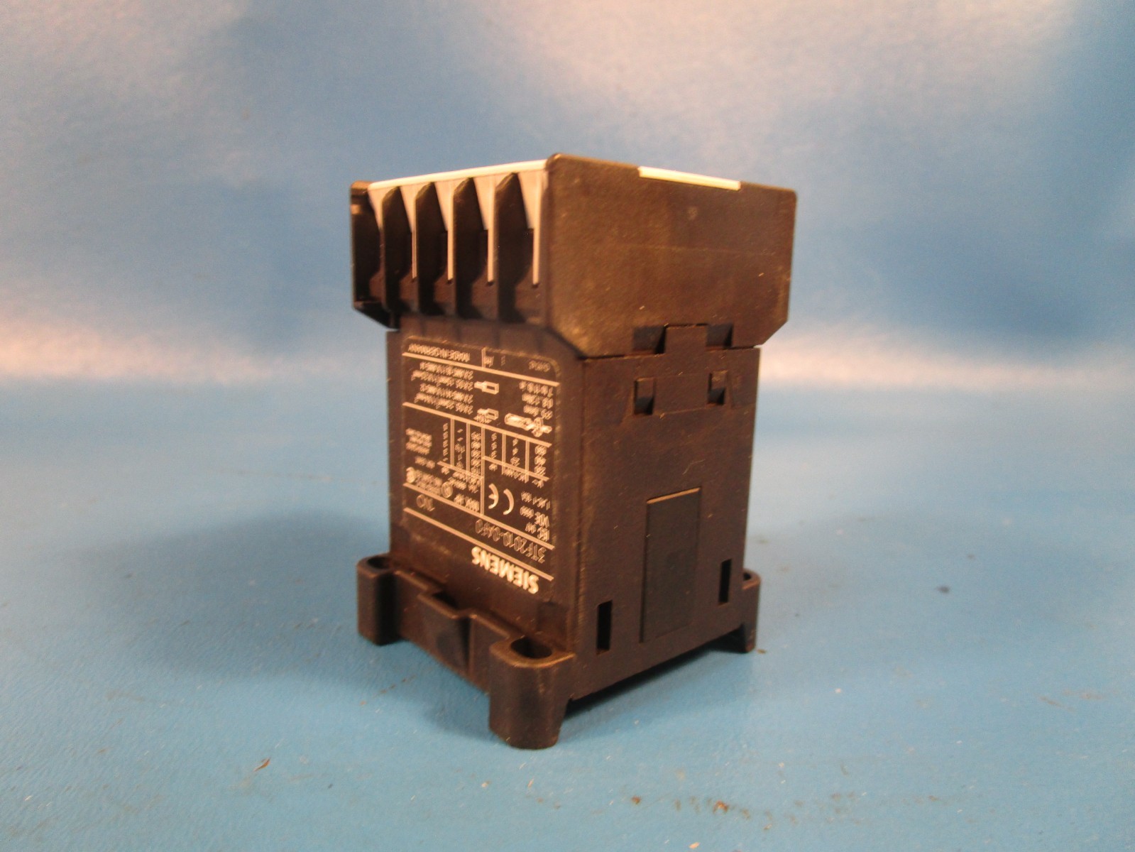 Siemens 3TF20 10-0AF0, CONTACTOR, SIZE 00, 3-POLE, AC-3 4 KW/400 V, AUXILIARY