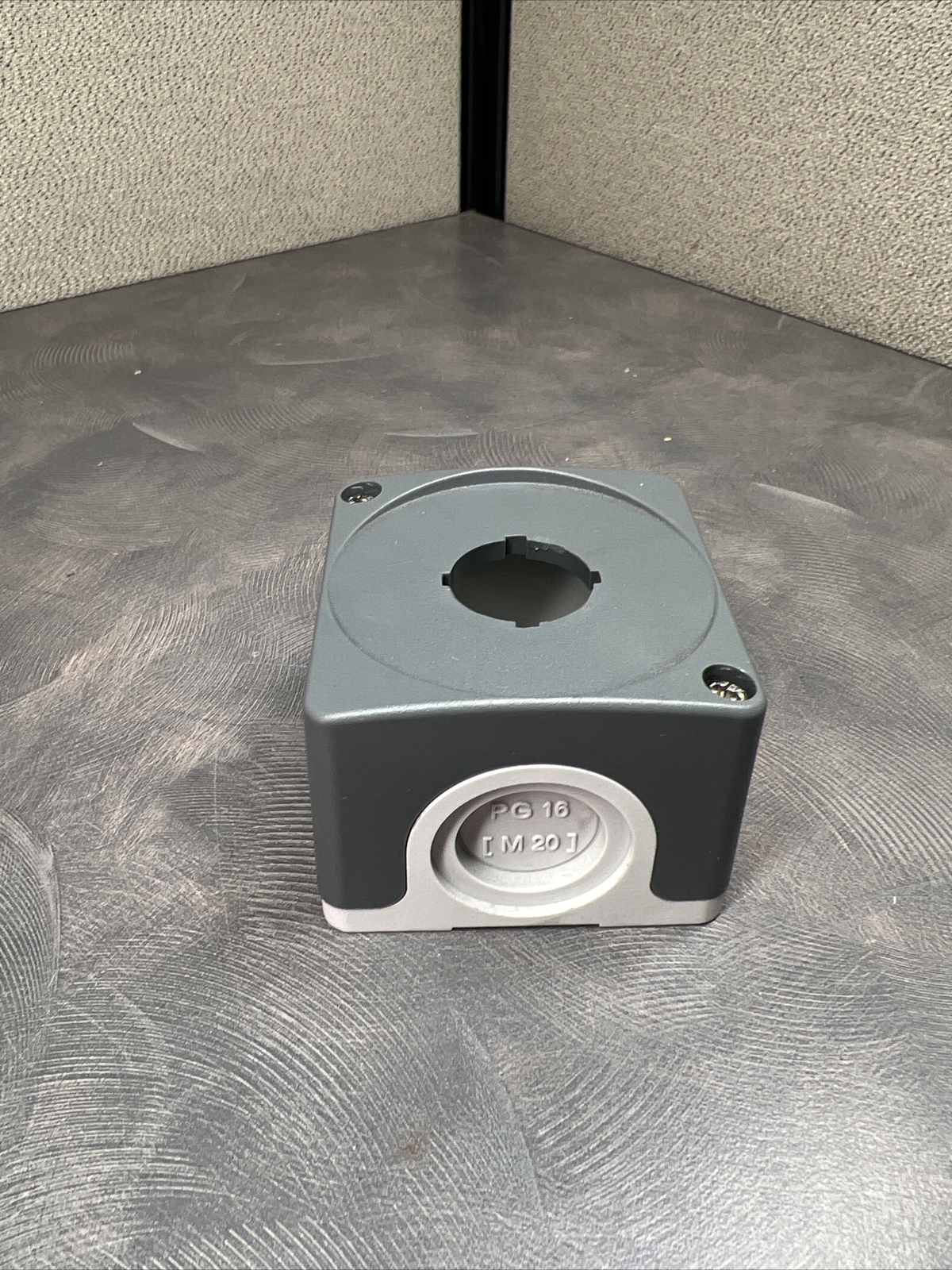 NEW NEVER USED ABB CEP1-0 COMPACT PUSHBUTTON / ESTOP BOX