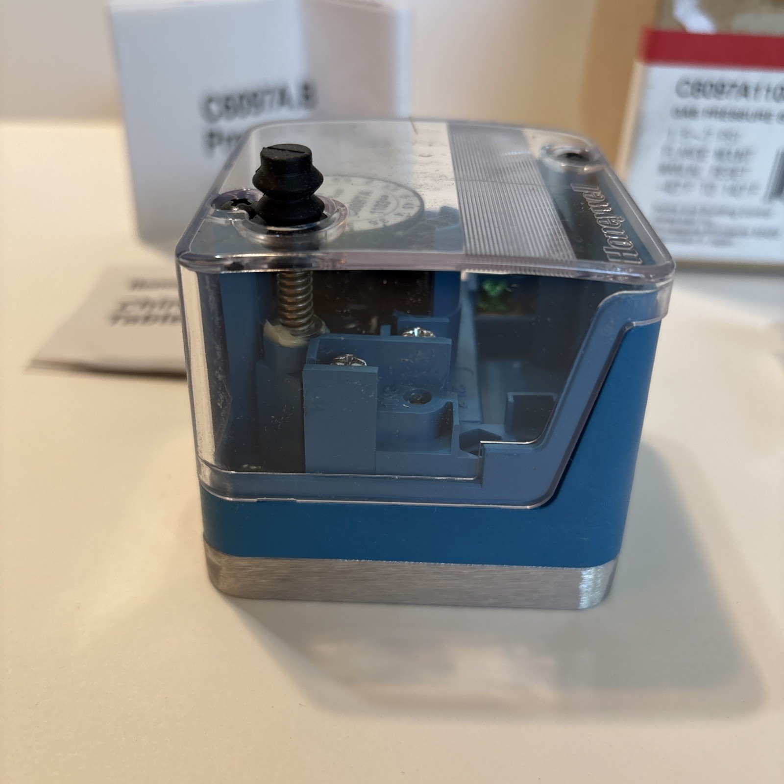 HONEYWELL C6097A1103 Has Pressure Switch 120-240VAC 5.0A 1.5-7PSI New In Box