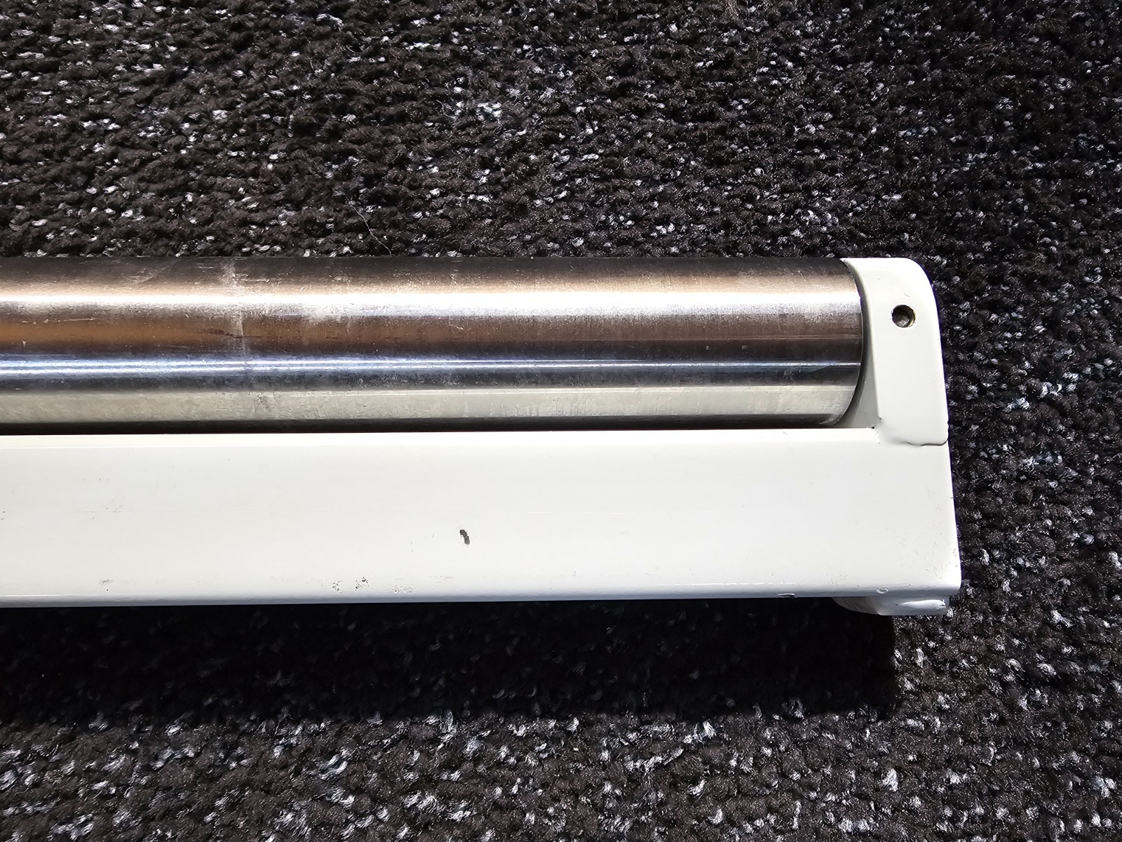Nezone CM/L-4692681 Roller with Bracket 37-inch Long, White/Silver