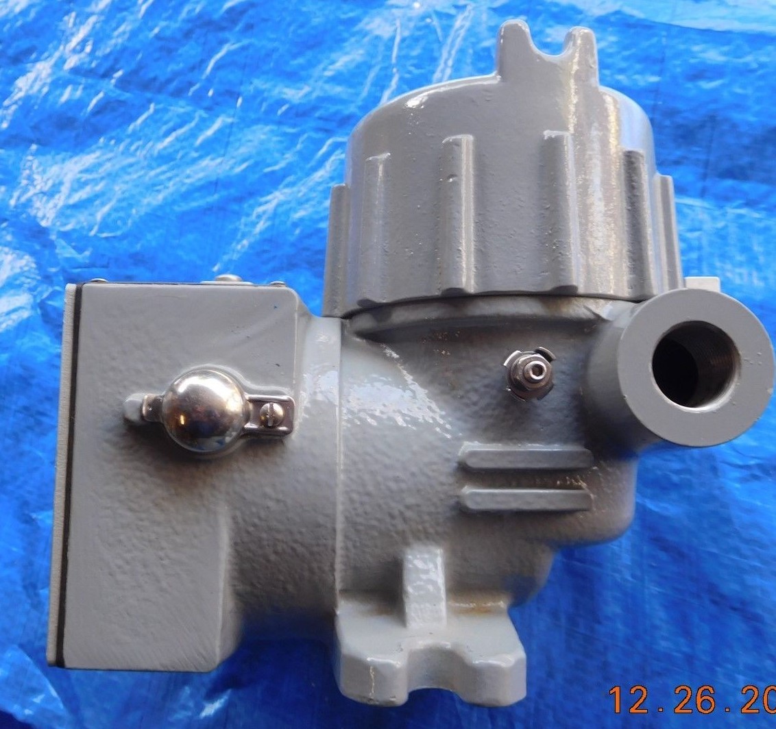 (1) CCS Custom Control Sensors 6403GZEM1 Pressure Switch 6403GZE 1.4- 18 PSIG