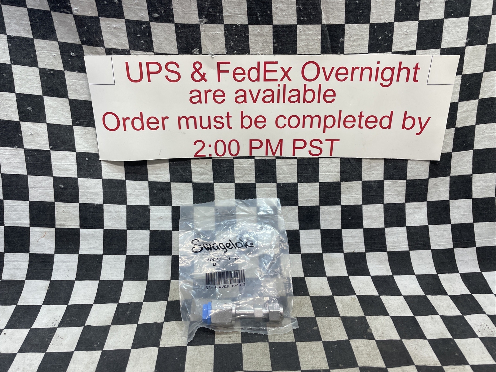 SWAGELOK SS-4-WVCR-6-400, 1/4″ FVCR X 1/4″ T , LOT OF 17, SHIPSAMEDAY #1208T13