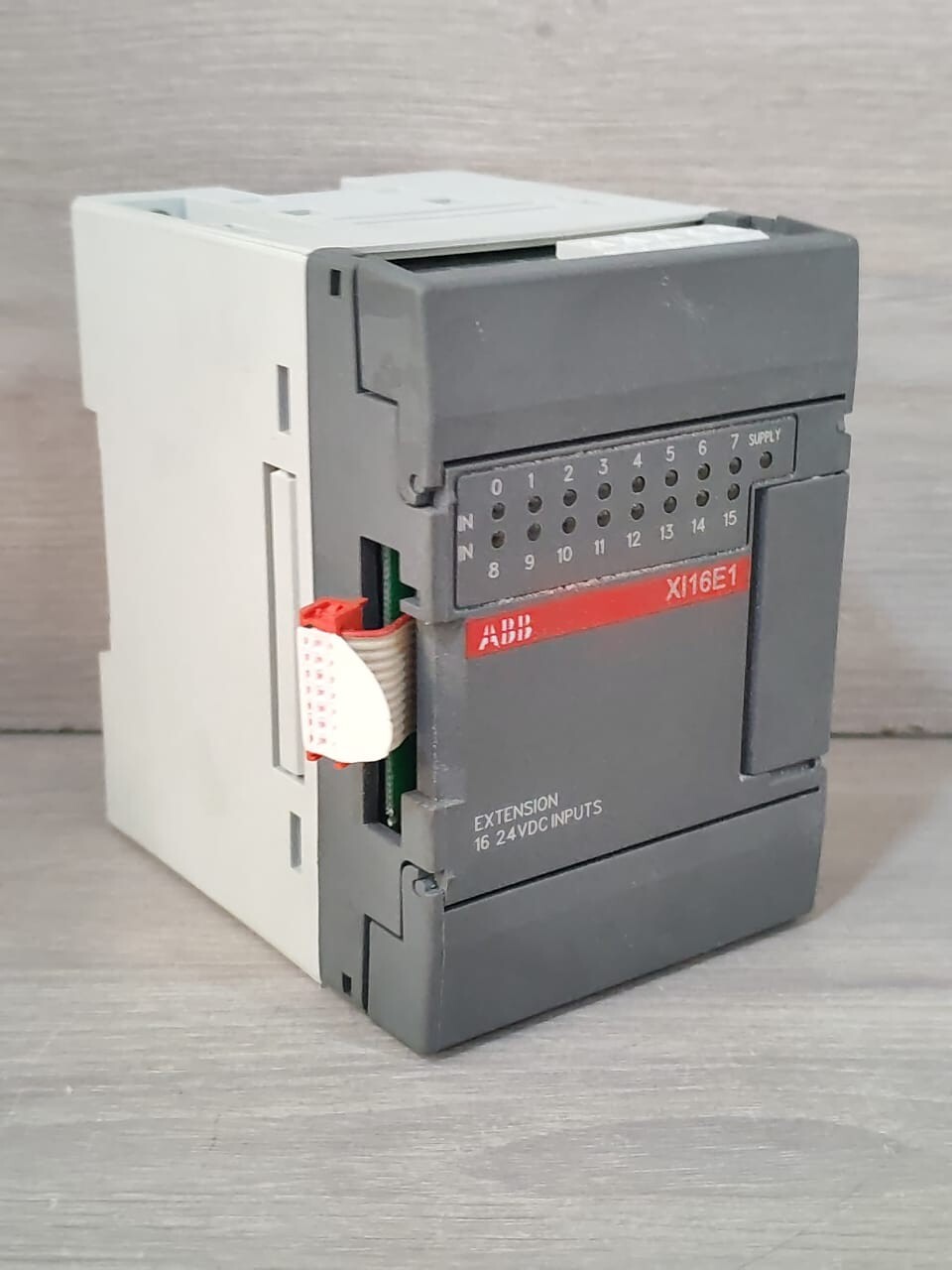 ABB XI16E1-E4.0 1SBP260100R1001 EXTENSION 16 24VDC INPUTS- NEW WITH FILTHY BOX