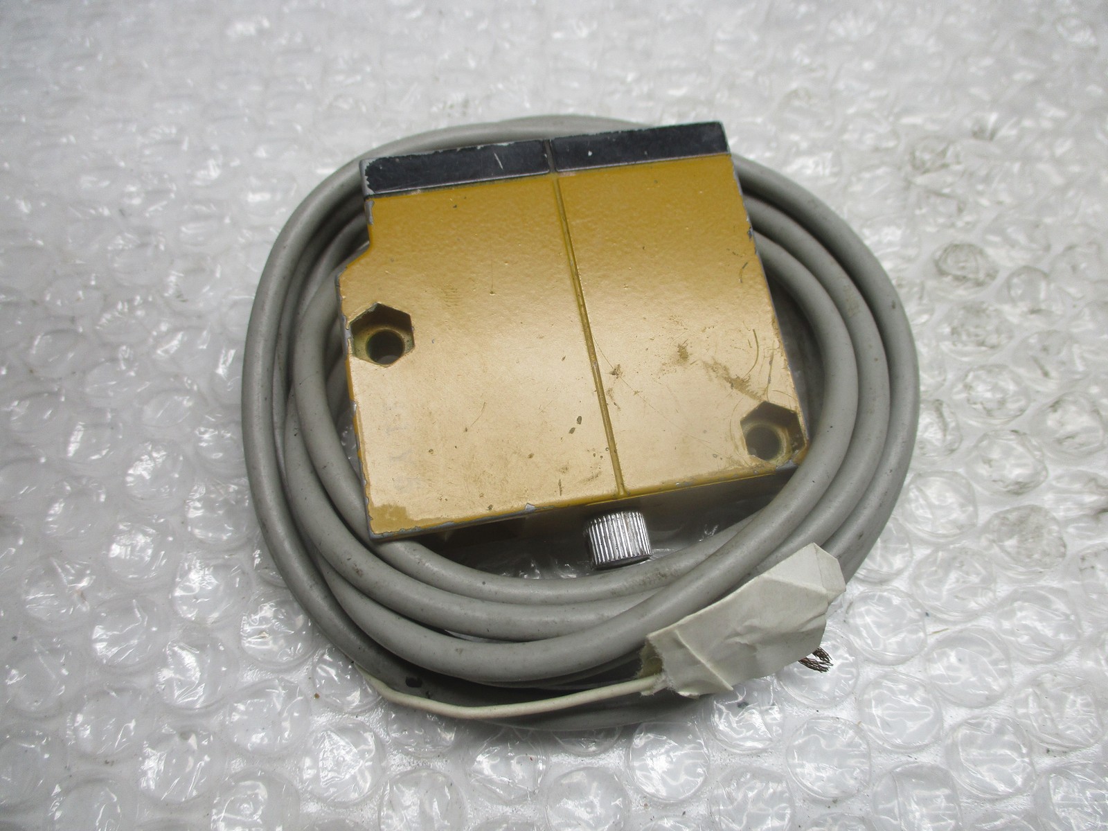 OMRON E3S-LS20XB4 SWITCH UNMP
