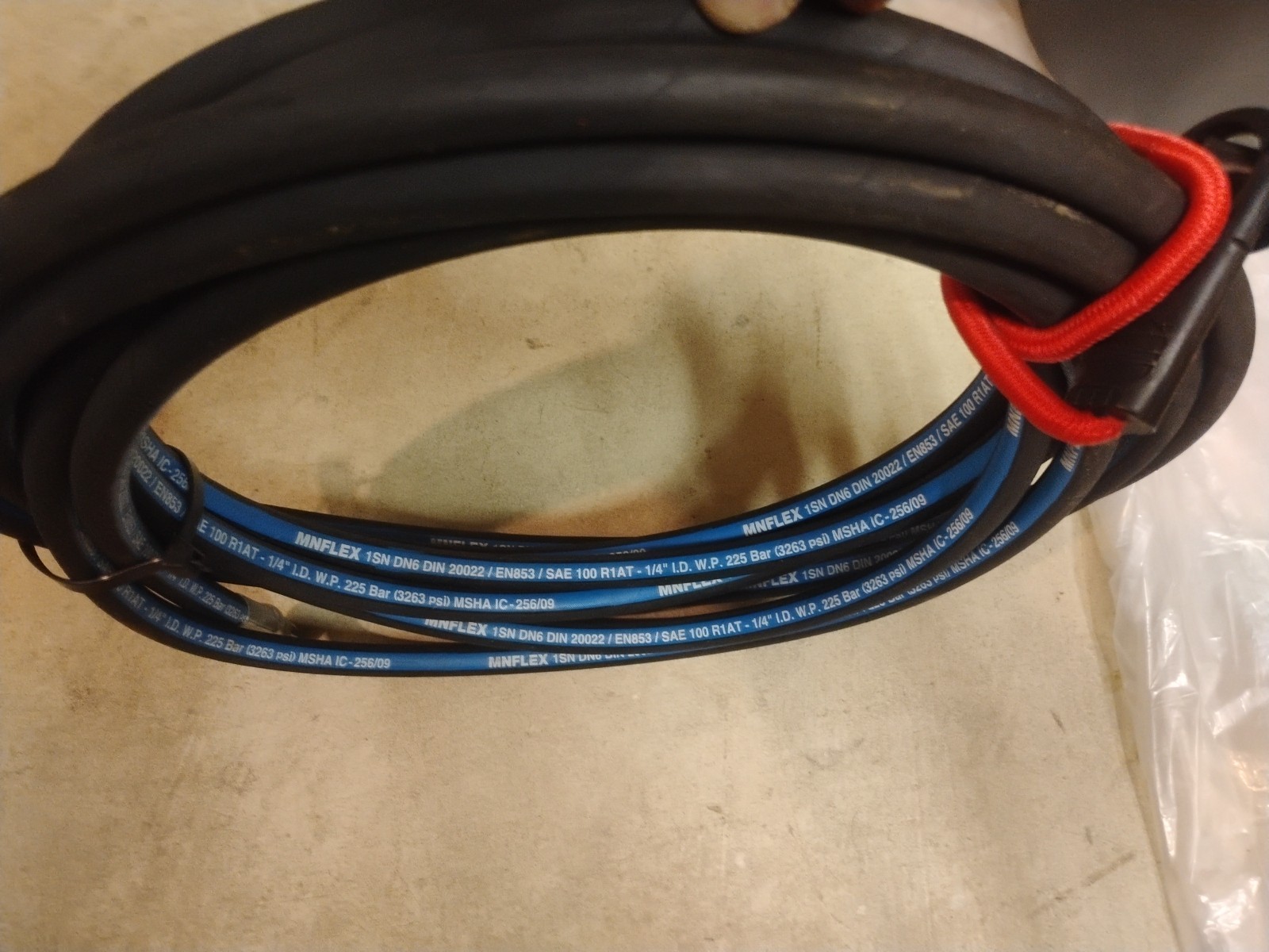 MNFLEX 1sn Dn6 Din 20022/EN853/SAE100 R1at -1/4 I. D. W. P 225 Bar 3363 Psi Max
