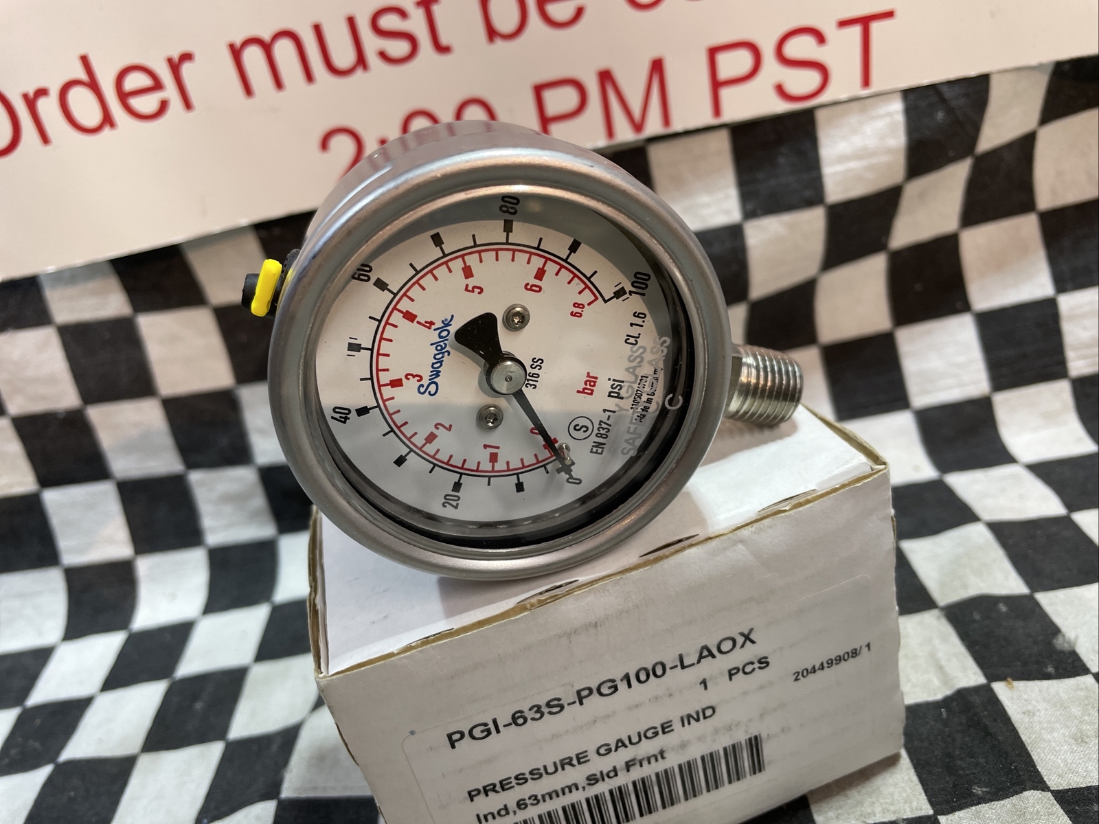 SWAGELOK PGI-63S-PG100-LAOX, Pressure Gauge 1/4″ npt, 100 PSI, SHIPSAMEDAY#131V3