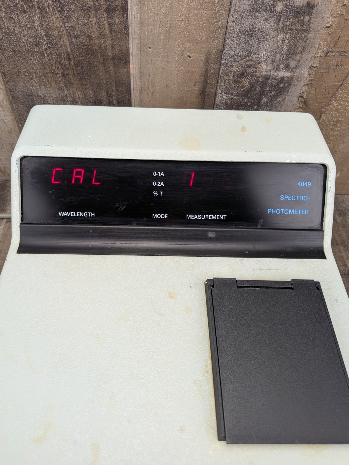 LKB Biochrom 4049 Novaspec Spectrophotometer Photometer