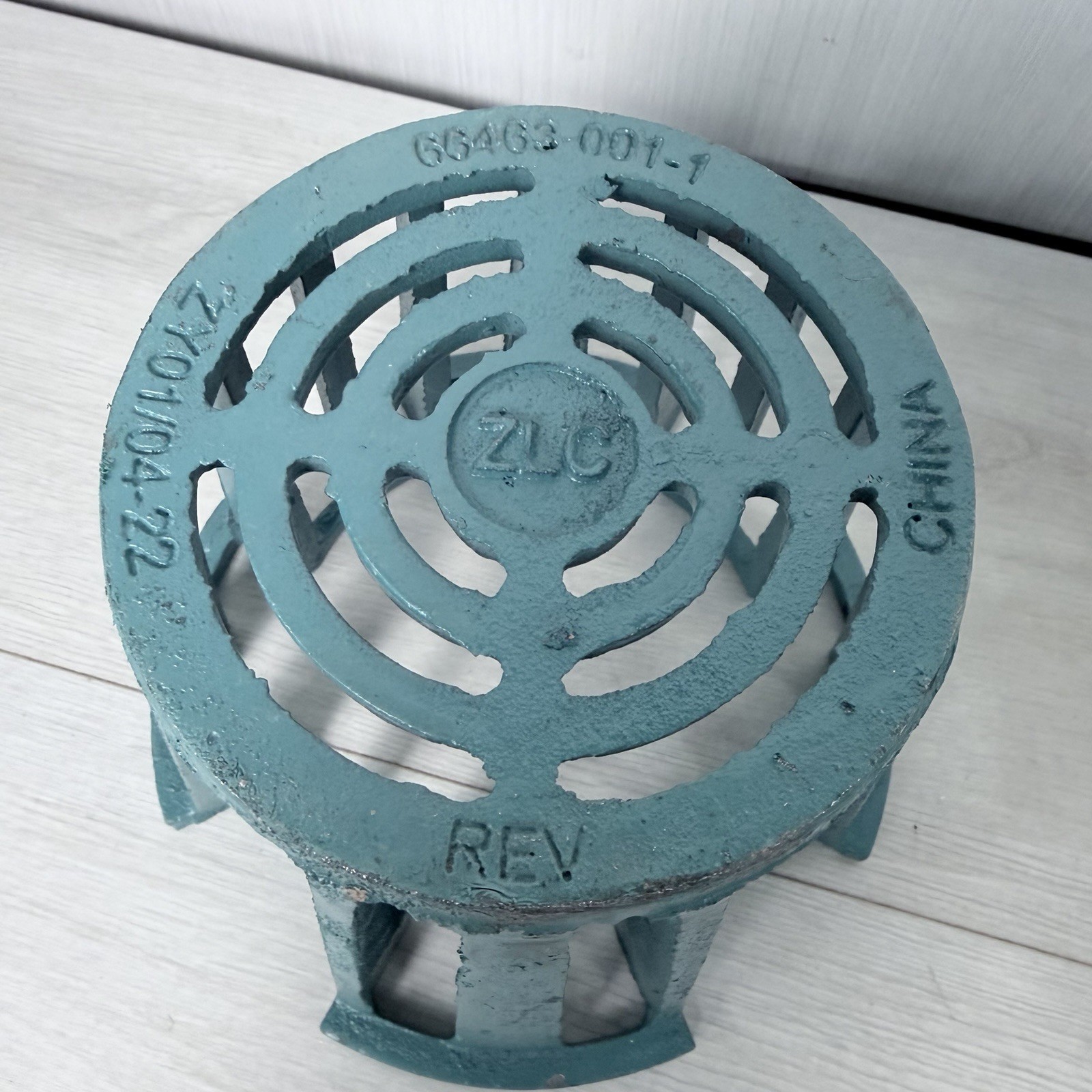 Zurn 4″ x 8-3/8″ Diameter No-Hub Cast Iron Combination Roof Drain & Overflow