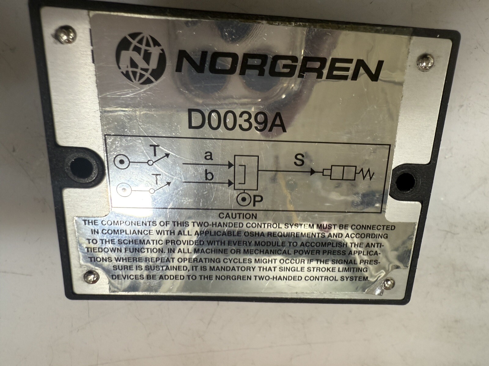 Norgren D0039A Two-Hand Pneumatic Switch Control Module, 5/32 Tube 40-120psi B03