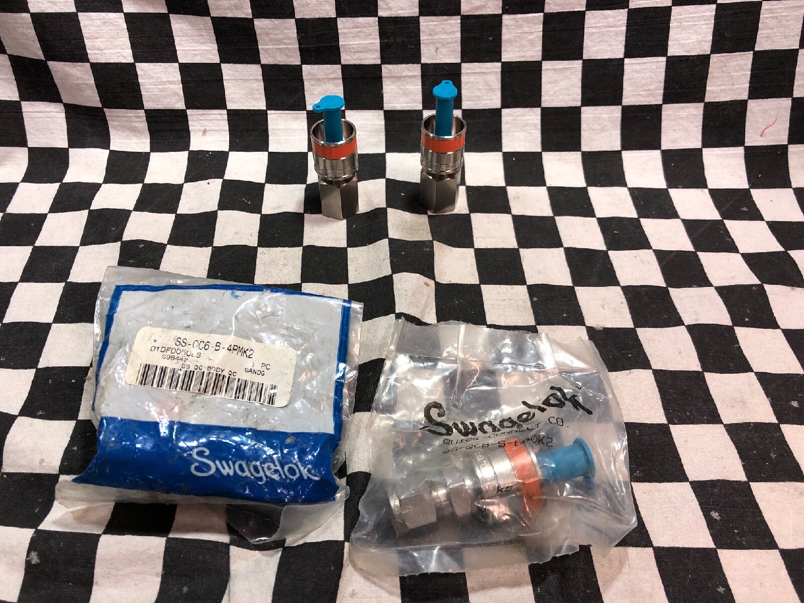 4x Swagelok Quick Connect, SS-QC6-B-4PMK2 & SS-QC6-S-600K2 & SS-QC4-S-4PFK2