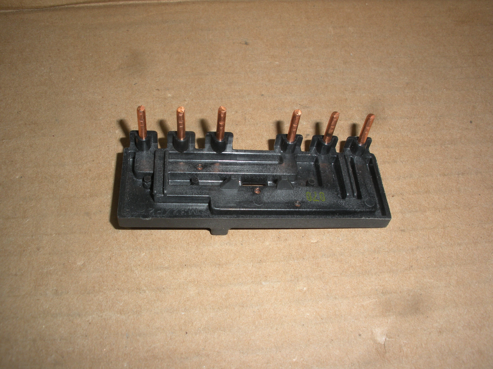 Eaton Klockner Moeller M32XP2 DILM32XP2 6 pt parallel bus connector