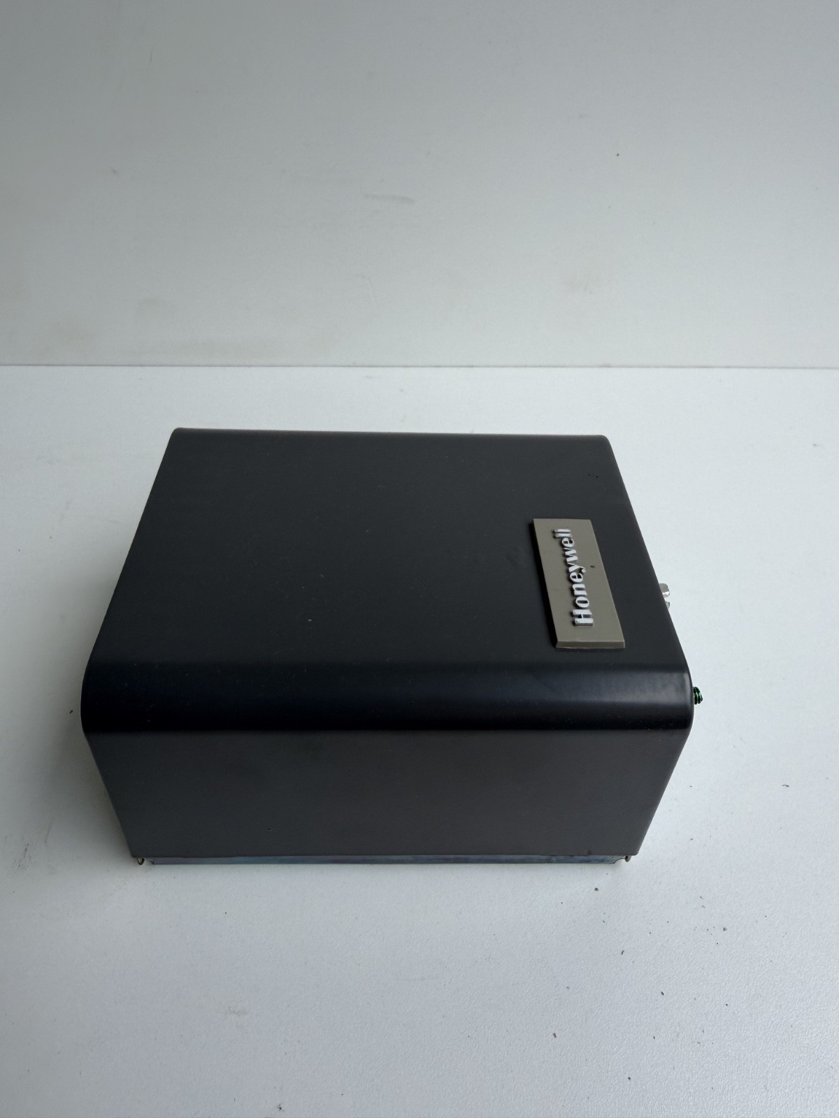 Honeywell RA832A1066 Hydronic Switching Relay 24 120V DPST NOS