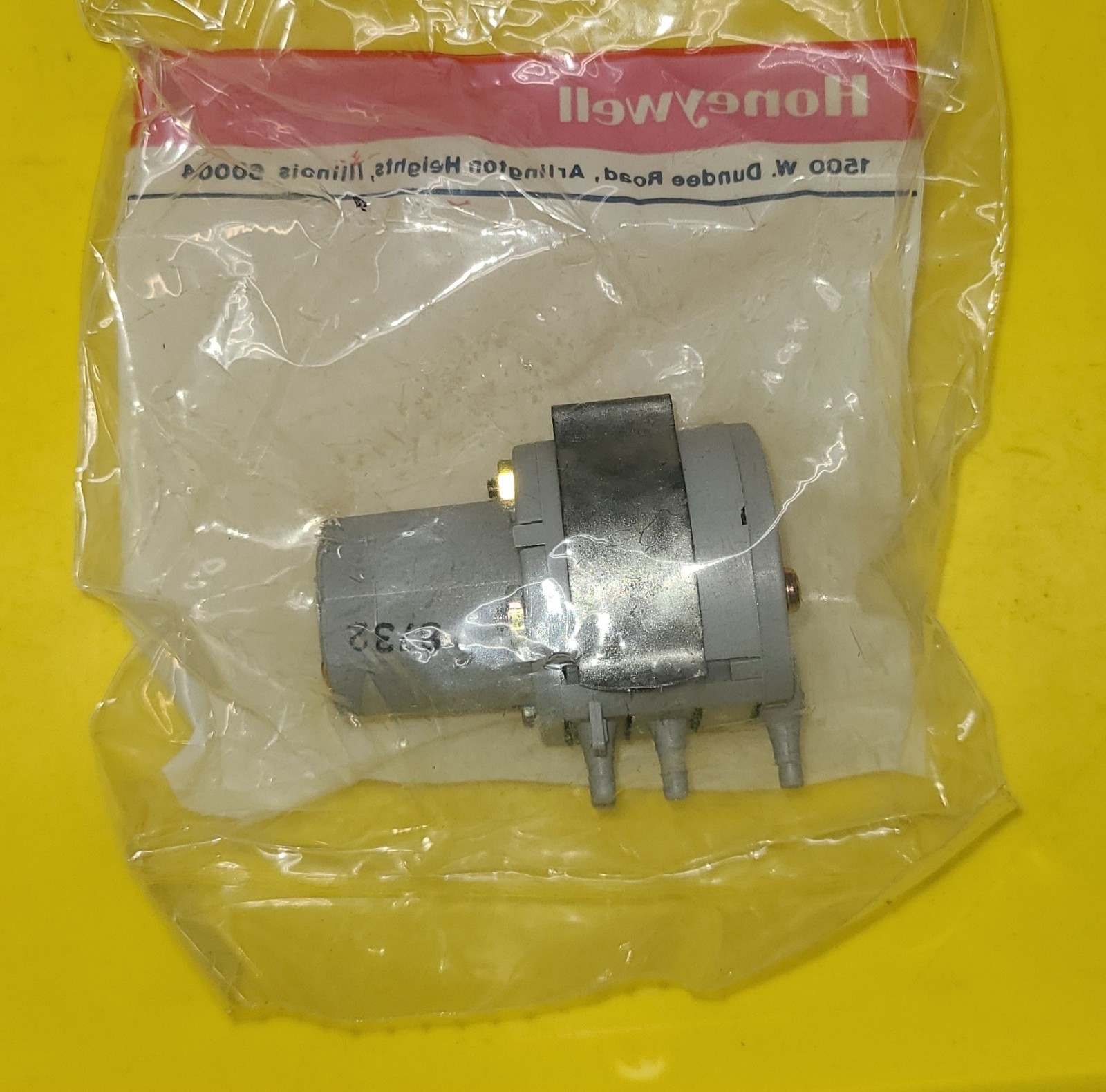 Honeywell RP670A-1001 Pneumatic Relay: Switching, 3 psi to 15 psi