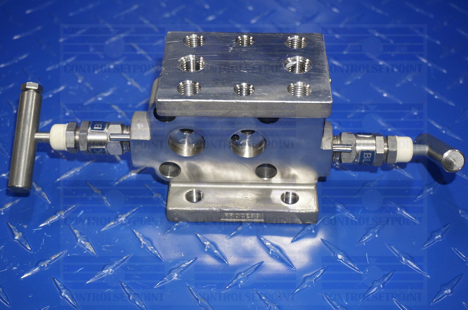 ANDERSON GREENWOOD MANIFOLD MT3VIS-2 3 VALVE MANIFOLD NEW