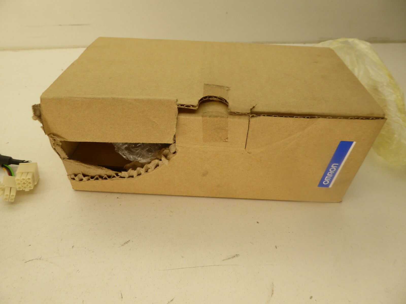 OMRON R88M-GP10030T-S2 Ac Servo Motor USA Seller NEW IN BOX