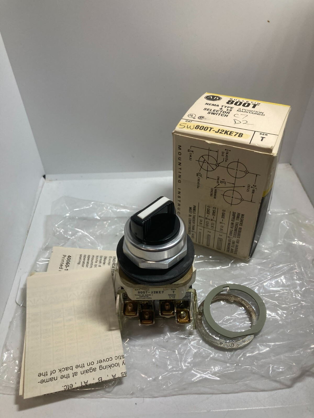 ALLEN BRADLEY 800T-J2KE7B SELECTOR SWITCH 3 POSITION MAIN 2NO/2NC SERIES T NIB