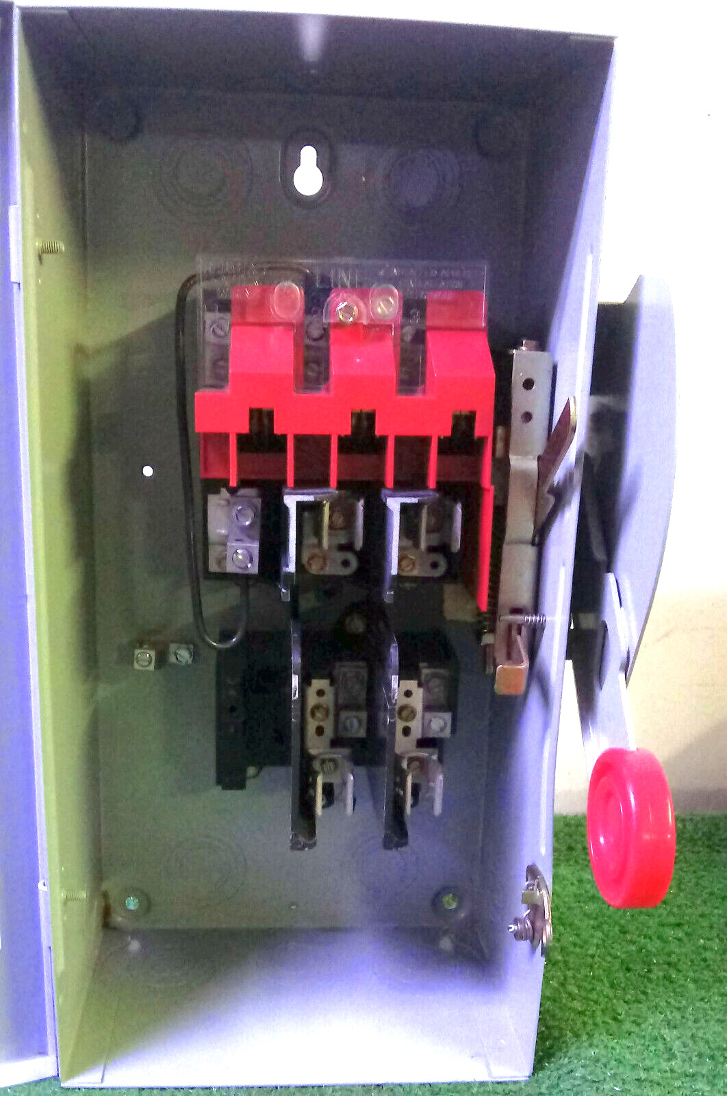 1 NEW EATON DH261FGK 30A/2P/600V SAFETY SWITCH NNB ***MAKE OFFER***