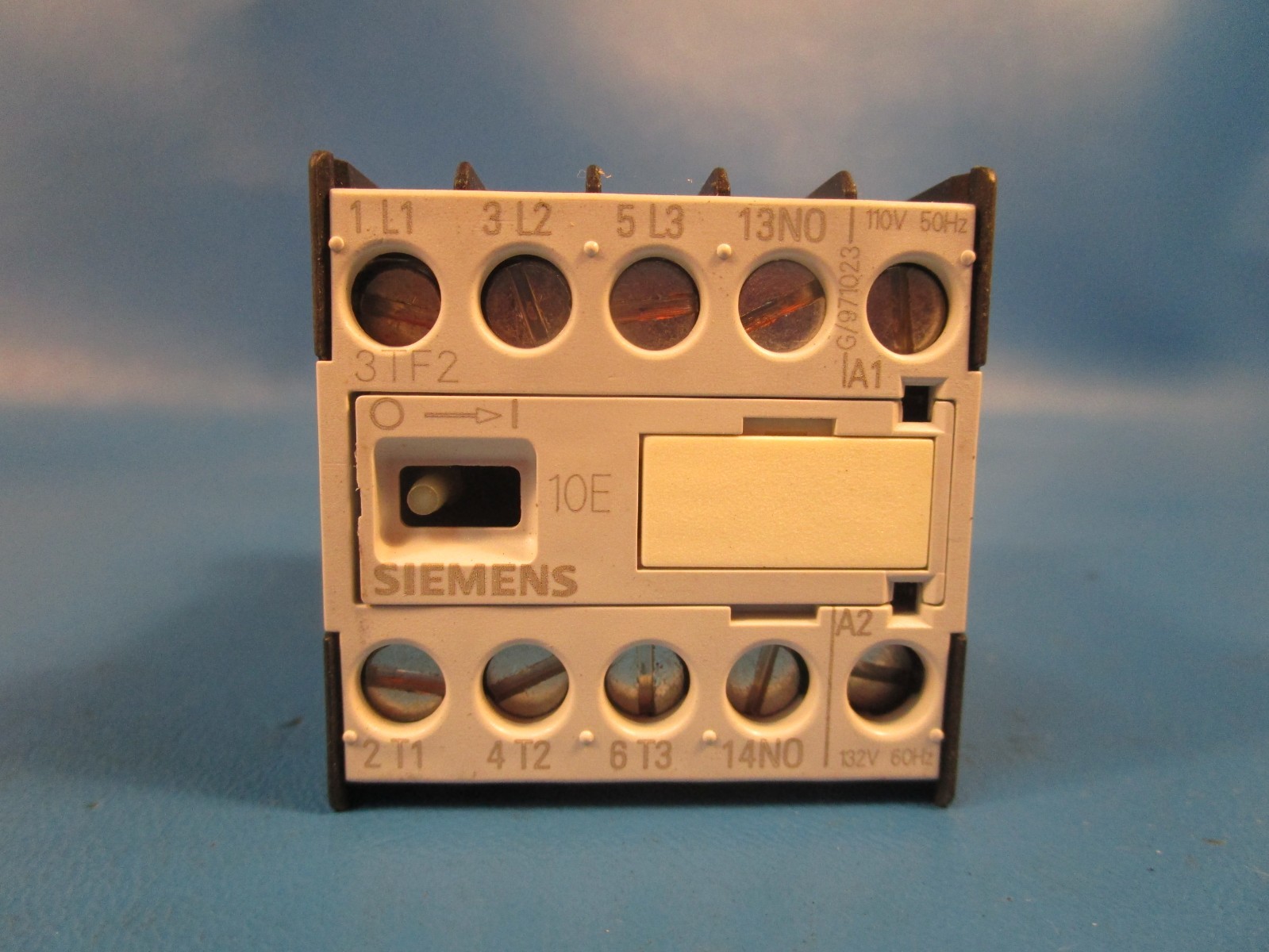 Siemens 3TF20 10-0AF0, CONTACTOR, SIZE 00, 3-POLE, AC-3 4 KW/400 V, AUXILIARY