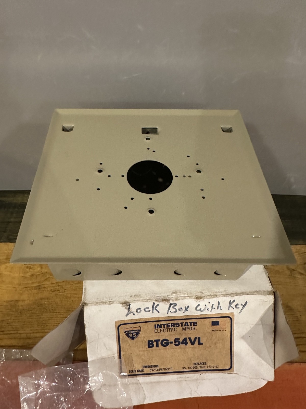 Interstate Electric mfgs BTG-54VL Metal Thermostat Guard 320-10300