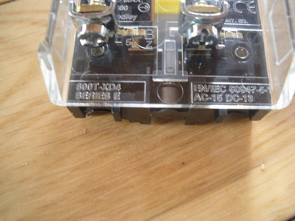 NEW ALLEN BRADLEY, 800TC-N374 MODULE + NEW 800T-XD4 SER E.