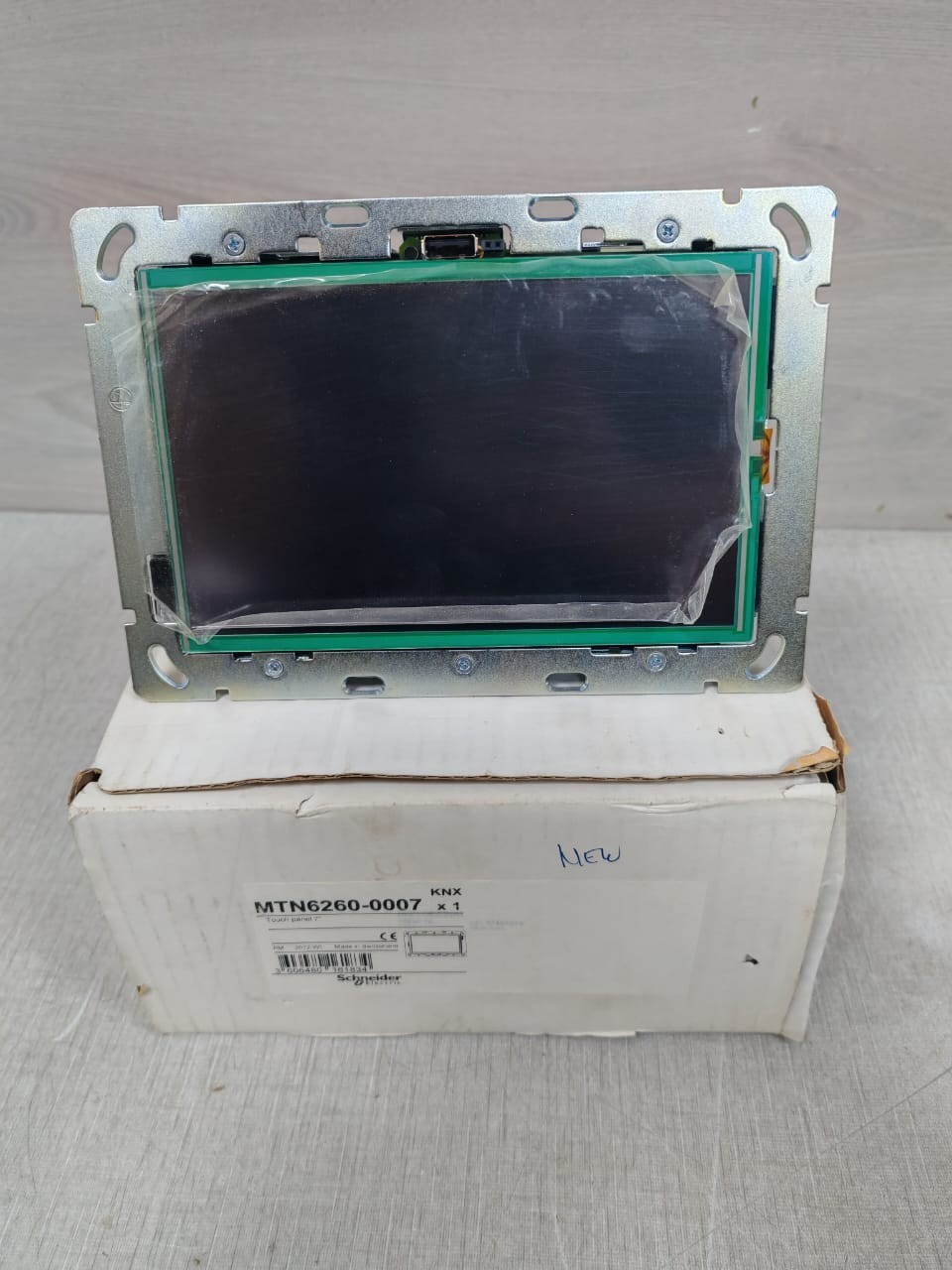 SCHNEIDER ELECTRIC MTN6260-0007 TOUCH PANEL 6″