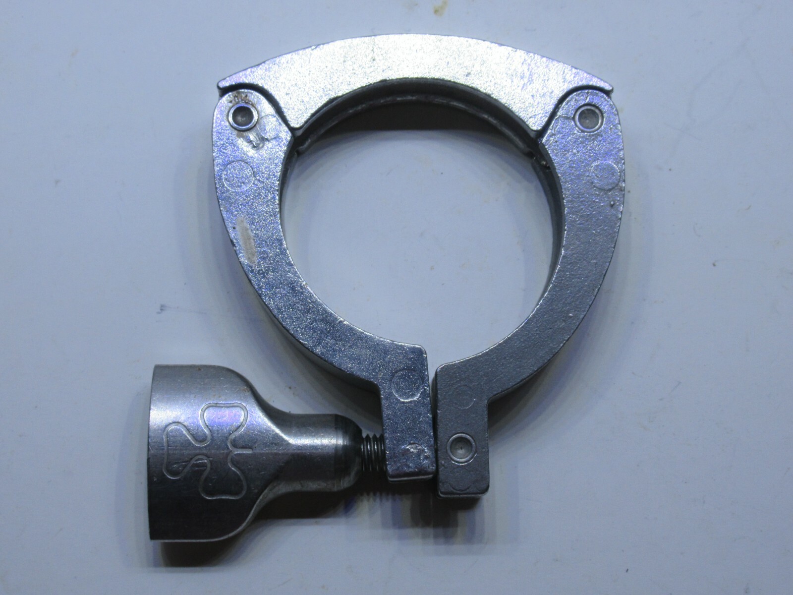 (NEW) TRI-CLOVER 3-1/4″ x 3″ (Approx) Ladish Stainless S/S Sanitary Flange Clamp