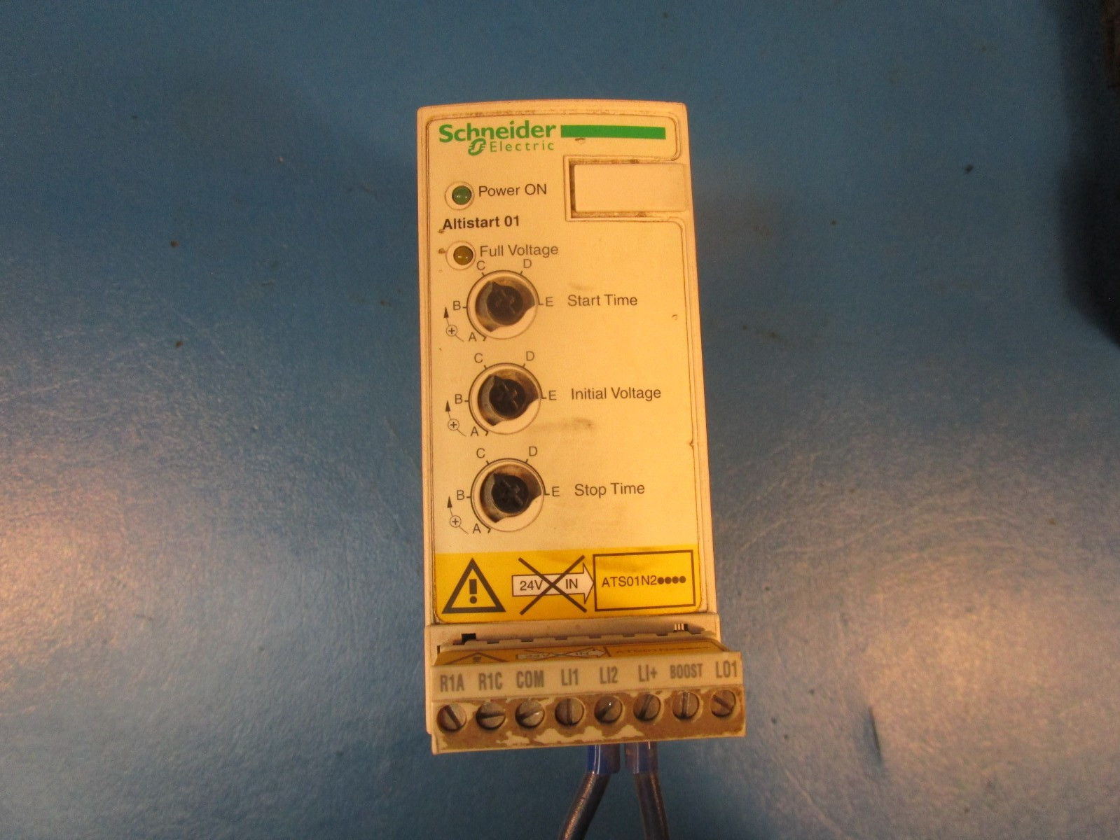 LOT OF 2 USED Schneider ATS01N206RT, Altistart Soft Starters, Soft Start / Stop
