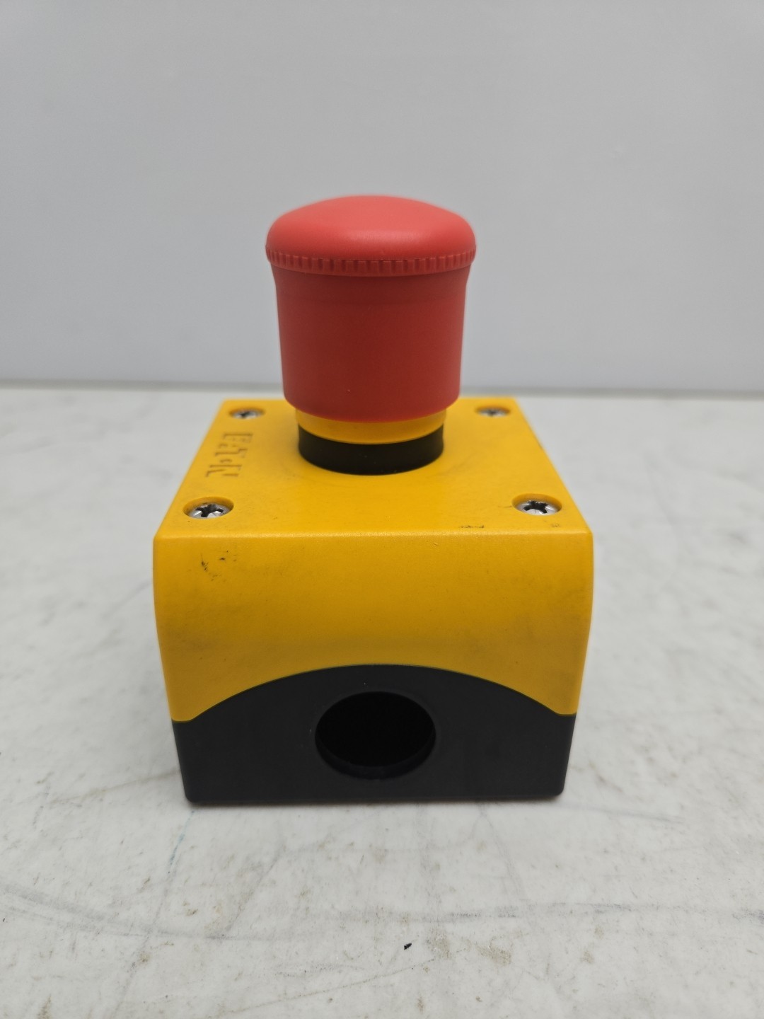 Eaton Emergency Stop Button Push Pull In Enclosure M22-KC01 Contact Block
