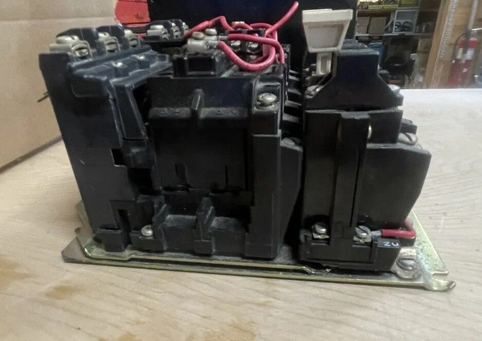 Allen-Bradley 520E-A0D, Size 0, Reversing Starter w/ 120V Coil SERIES c